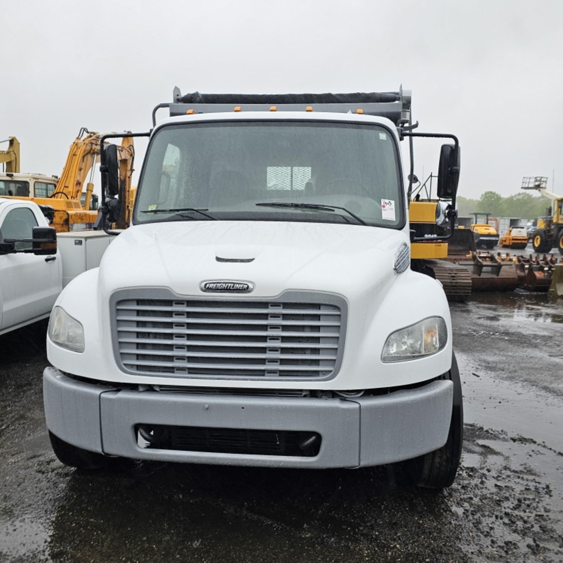 2011 Freightliner Dump Truck - Image 3 of 11