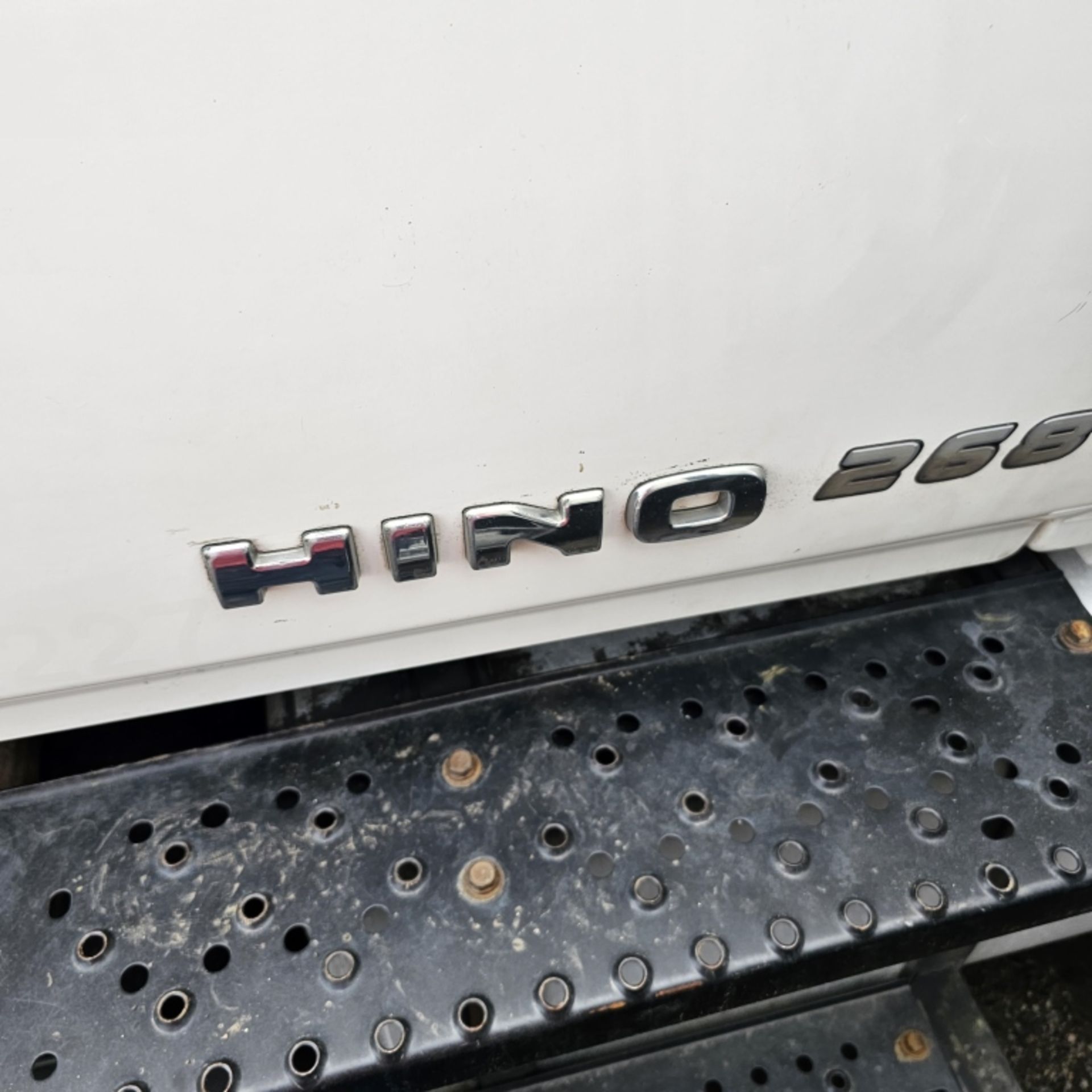 2019 Hino 268 Box Truck - Image 5 of 9