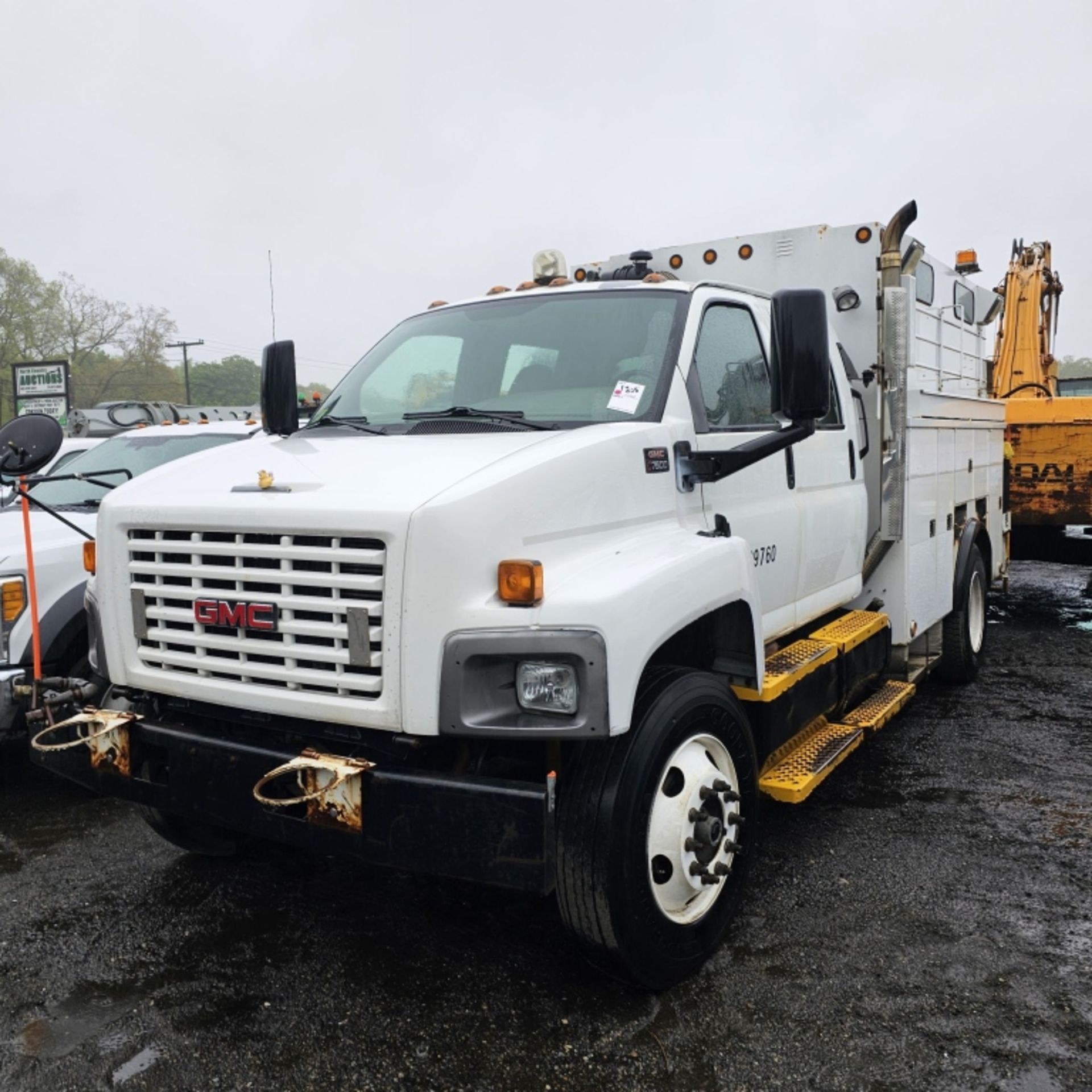 2006 Chevy C7500 - Image 2 of 10