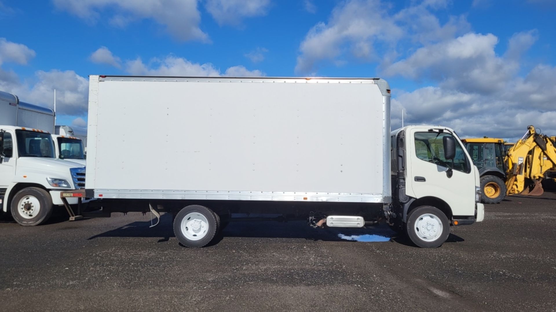 2017 Hino Box Truck - Image 16 of 23