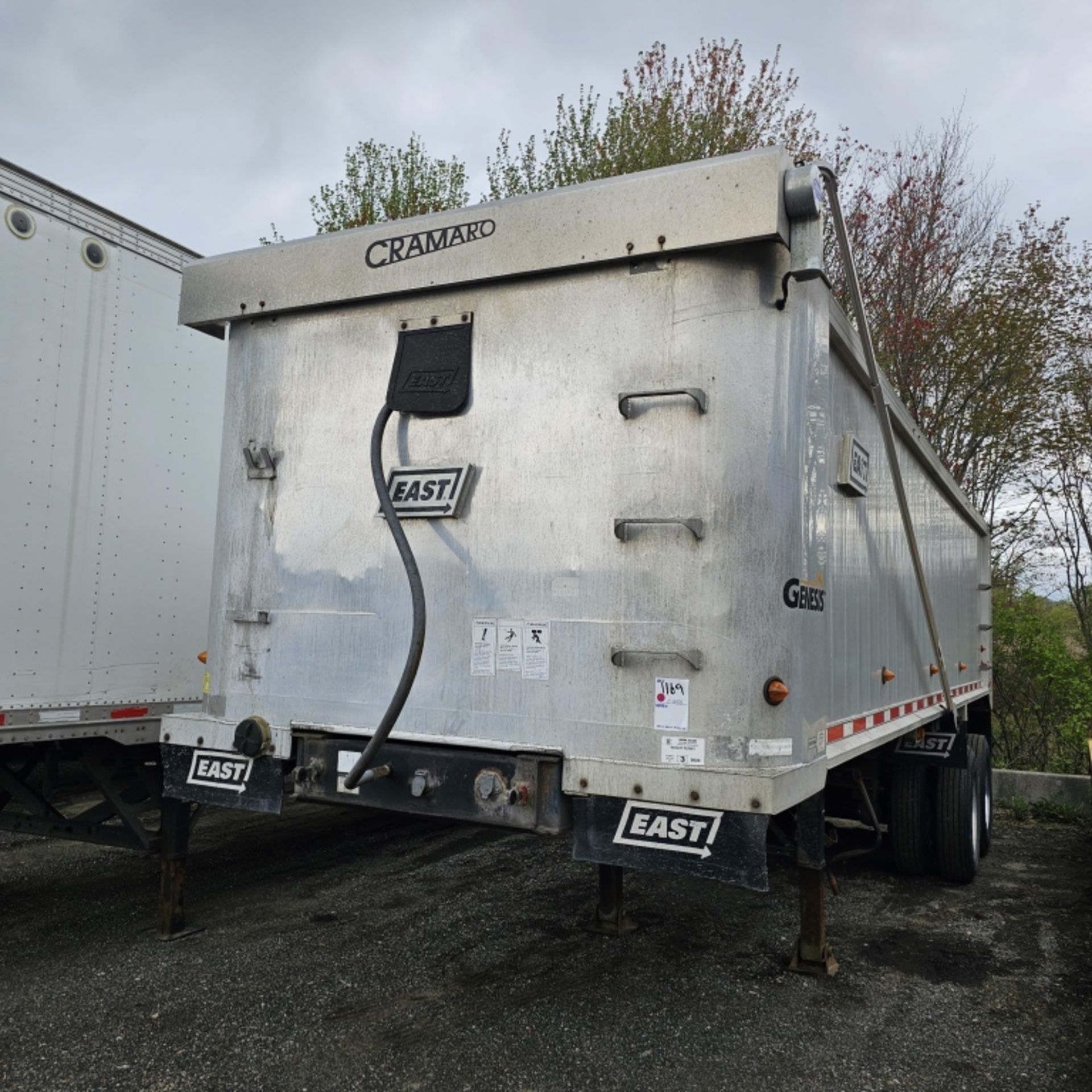 2005 East Genysis Dump Trailer - Image 2 of 7