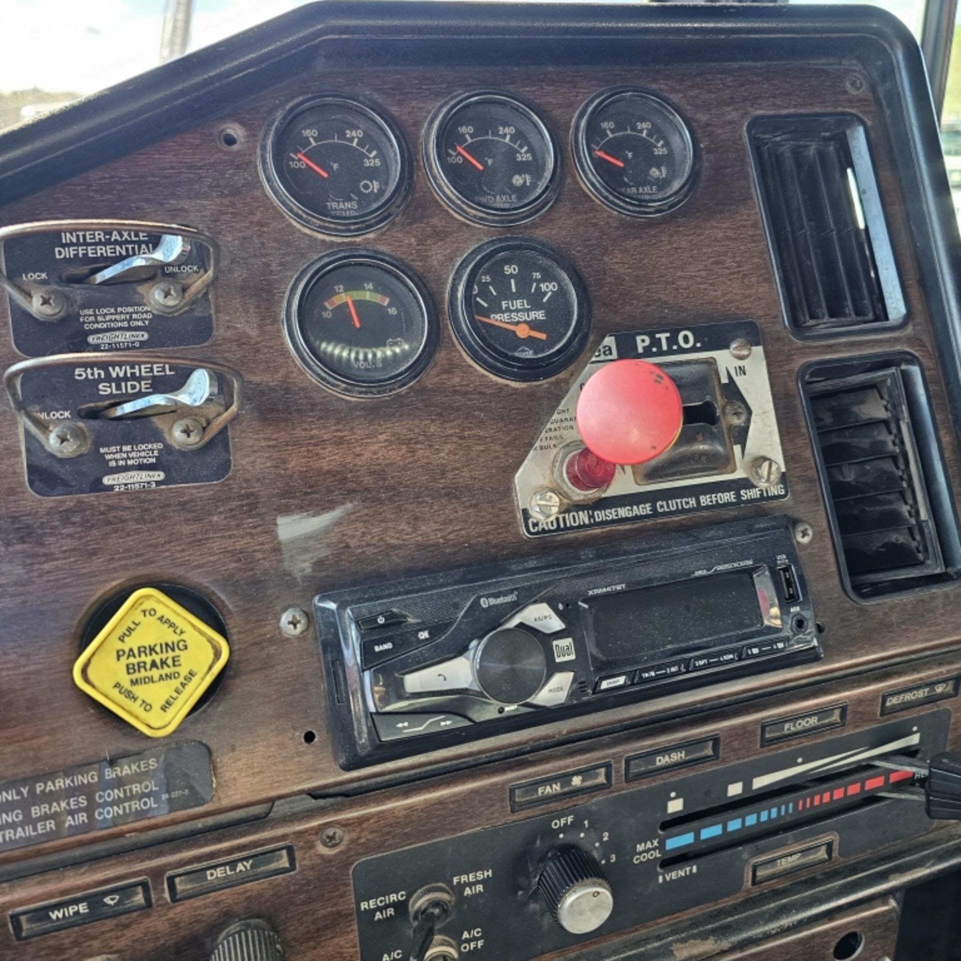 1986 Freightliner Dump Truck - Image 12 of 13