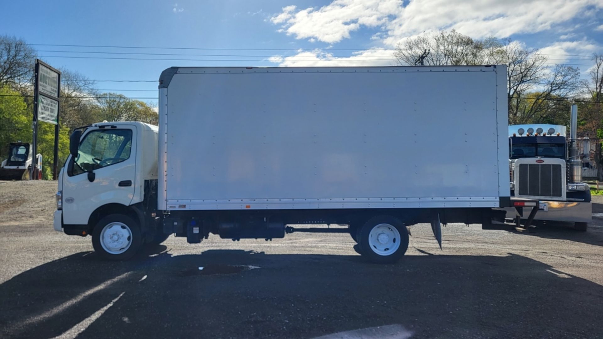 2017 Hino Box Truck - Image 5 of 20