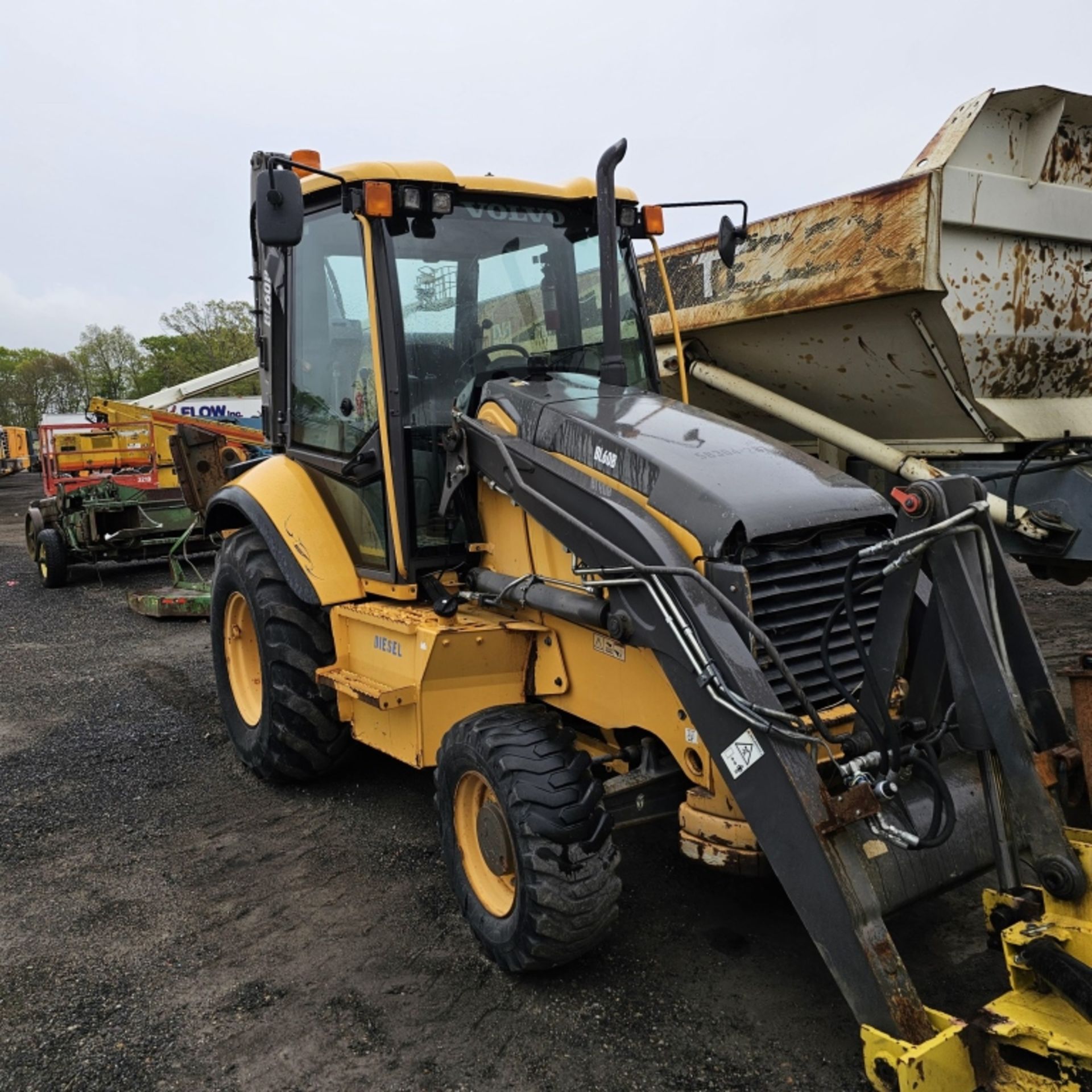 Volvo BL60B Backhoe with plow - Image 5 of 13