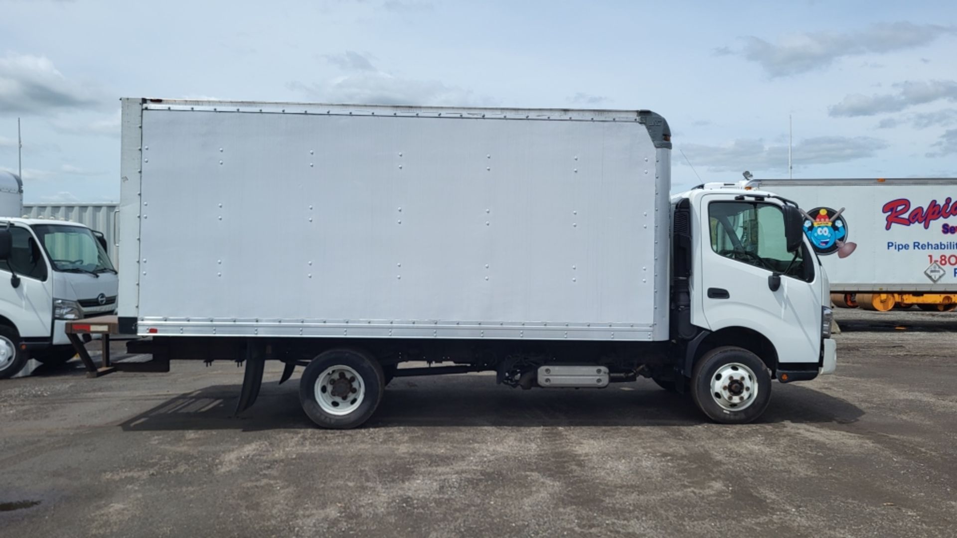 2018 Hino Box Truck - Image 2 of 22