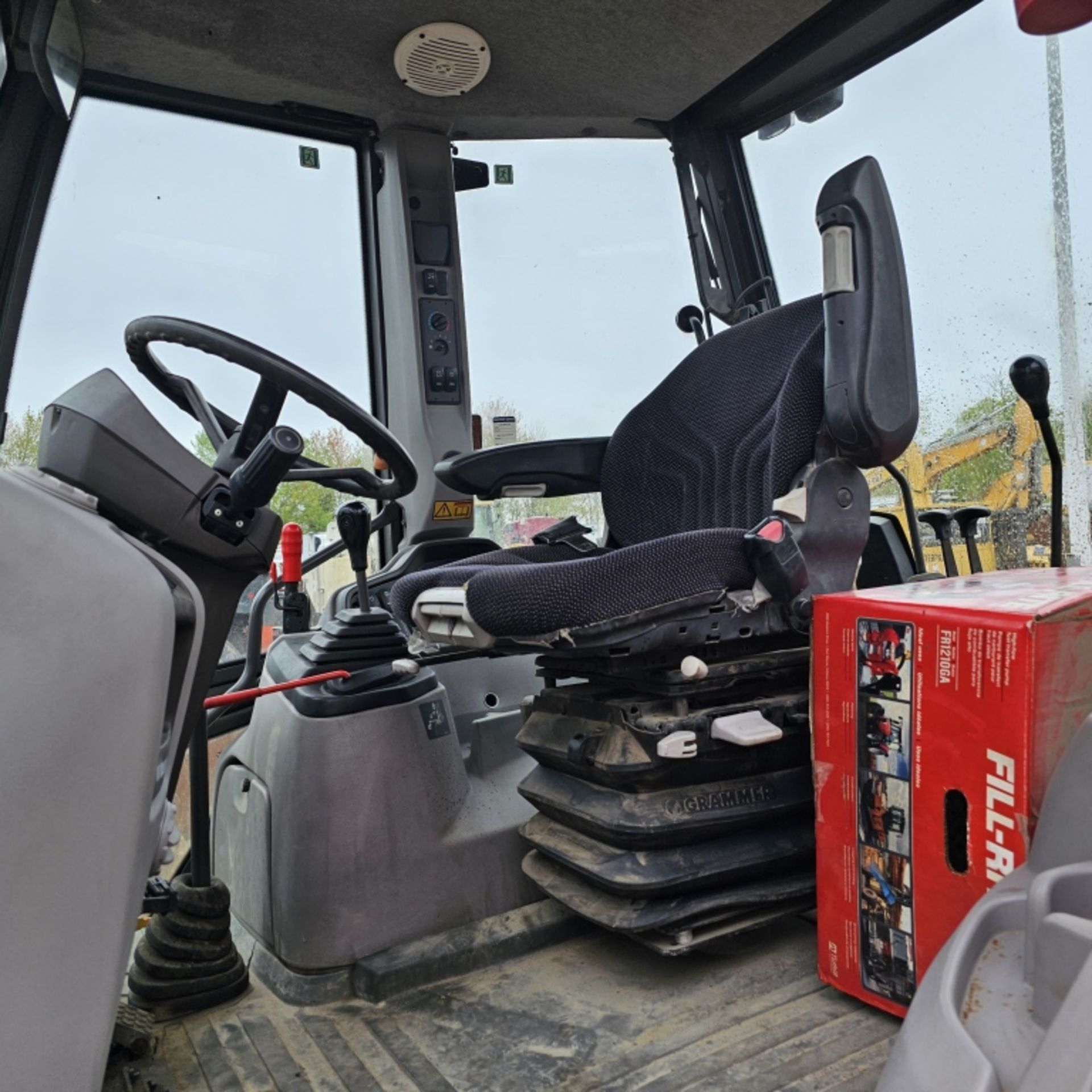 Volvo BL60B Backhoe with plow - Image 10 of 13