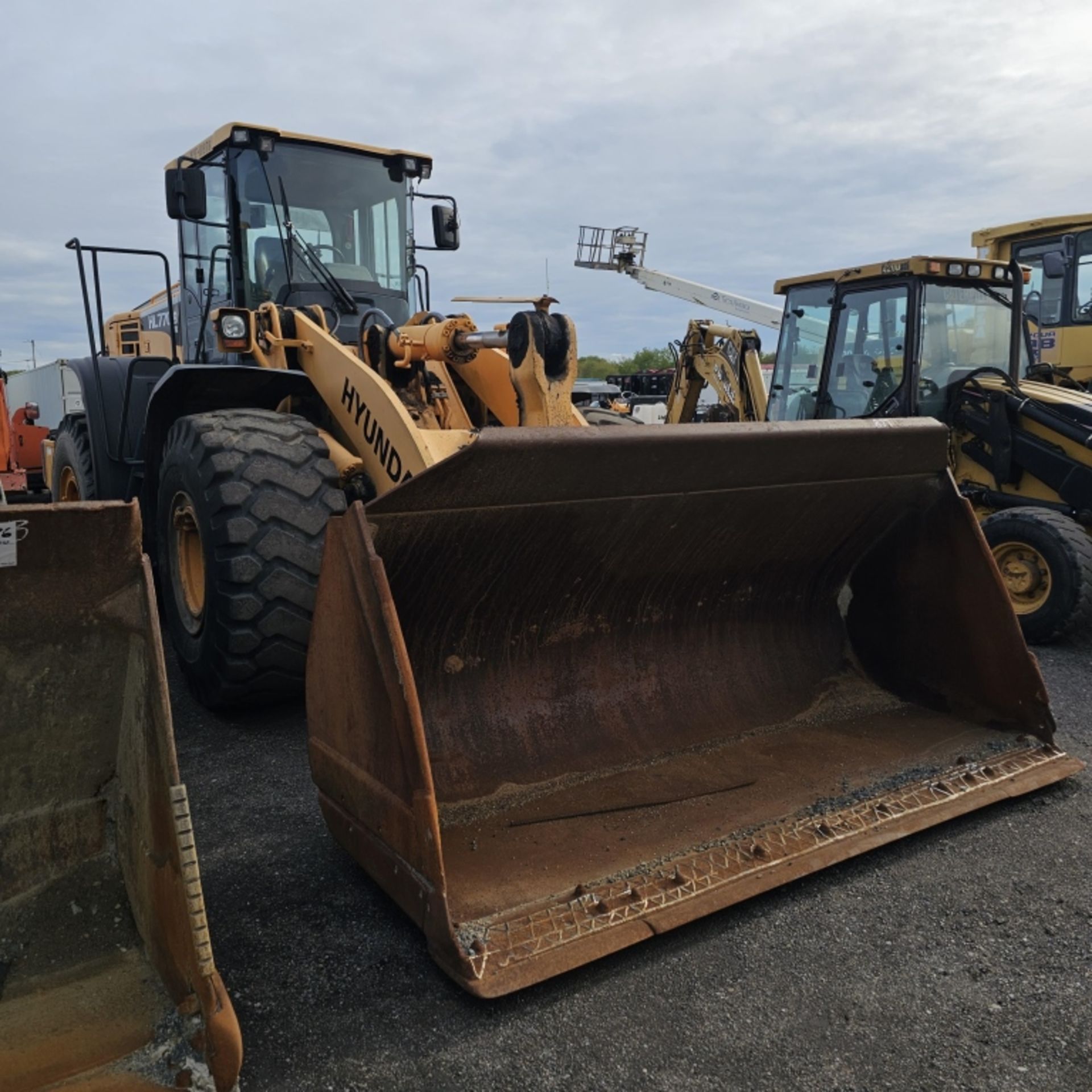 2017 Hyundai Hl770-9 Loader - Image 3 of 10