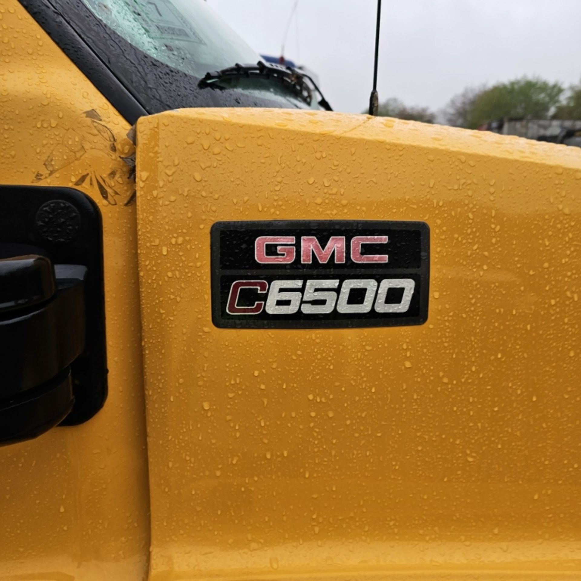 2004 Chevy C6500 Service Truck - Image 7 of 11