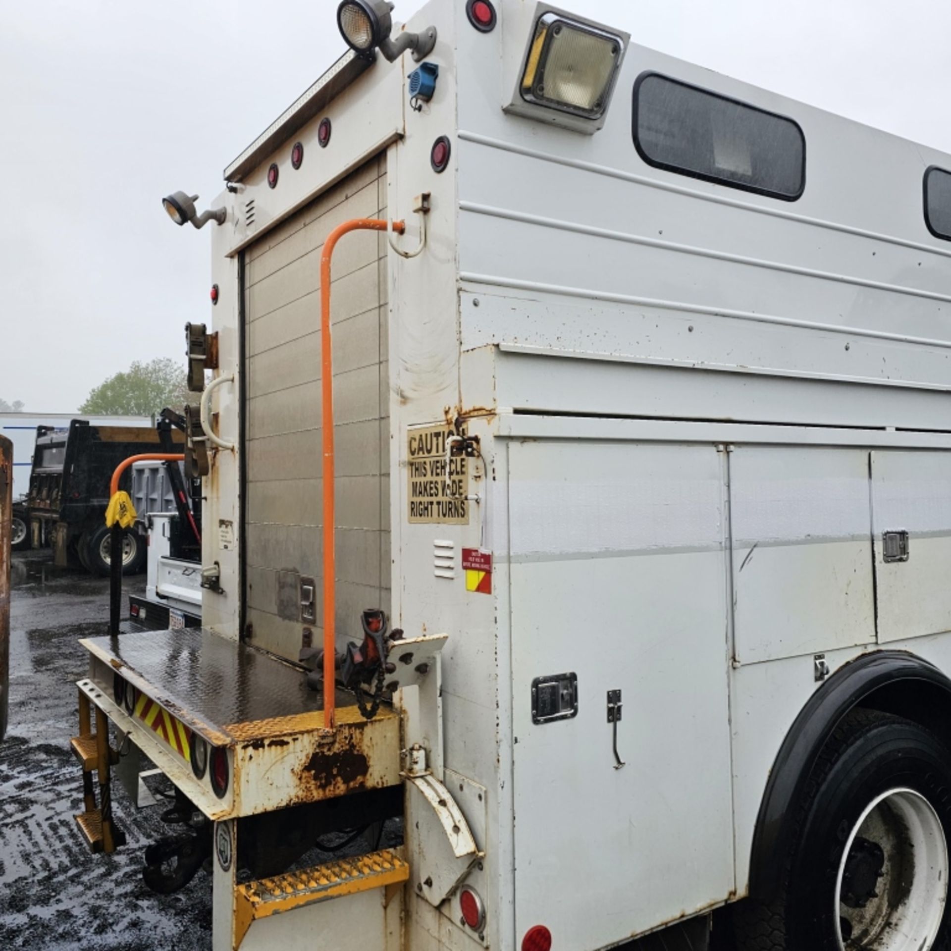 2006 Chevy C7500 - Image 8 of 10