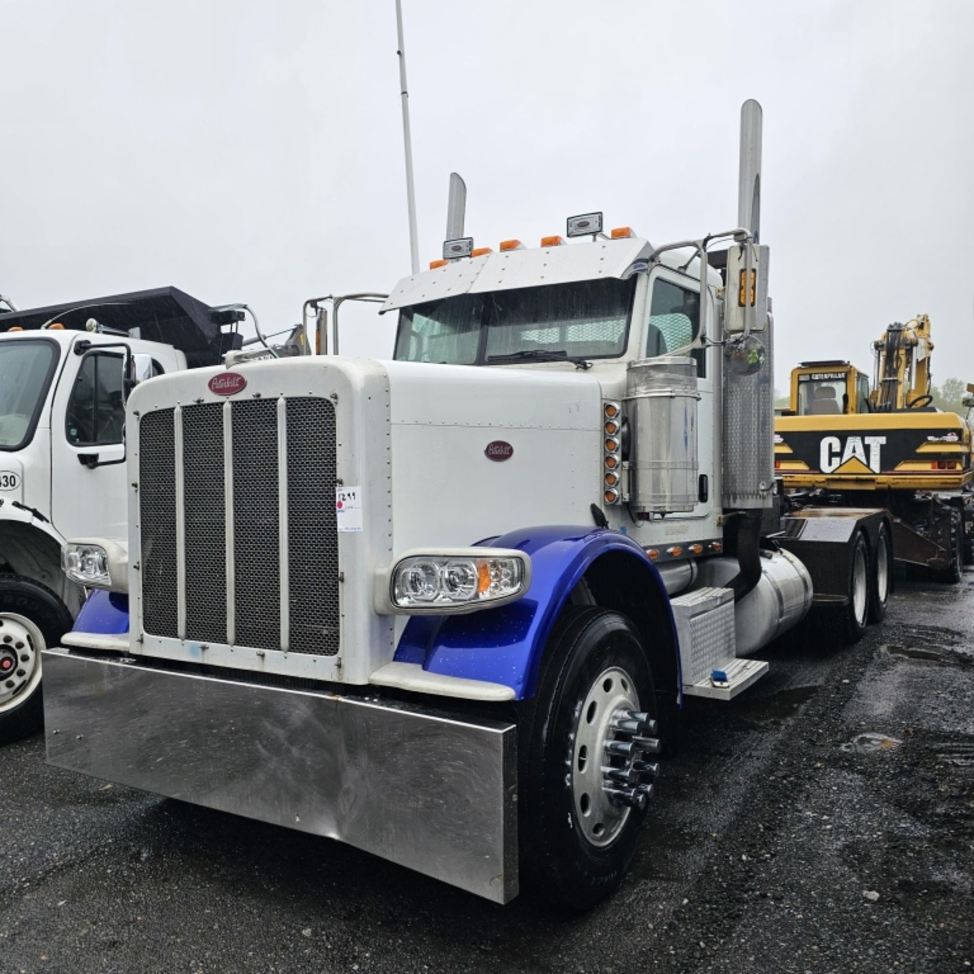 2008 Peterbilt Tractor With Winch - Image 2 of 14