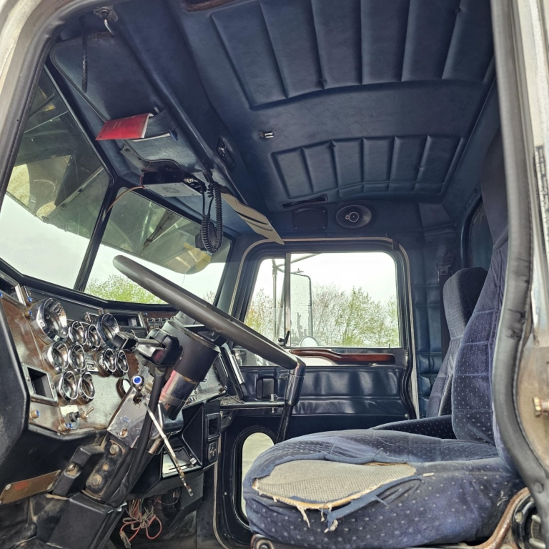 1994 Peterbilt 377 Dump Truck - Image 11 of 13