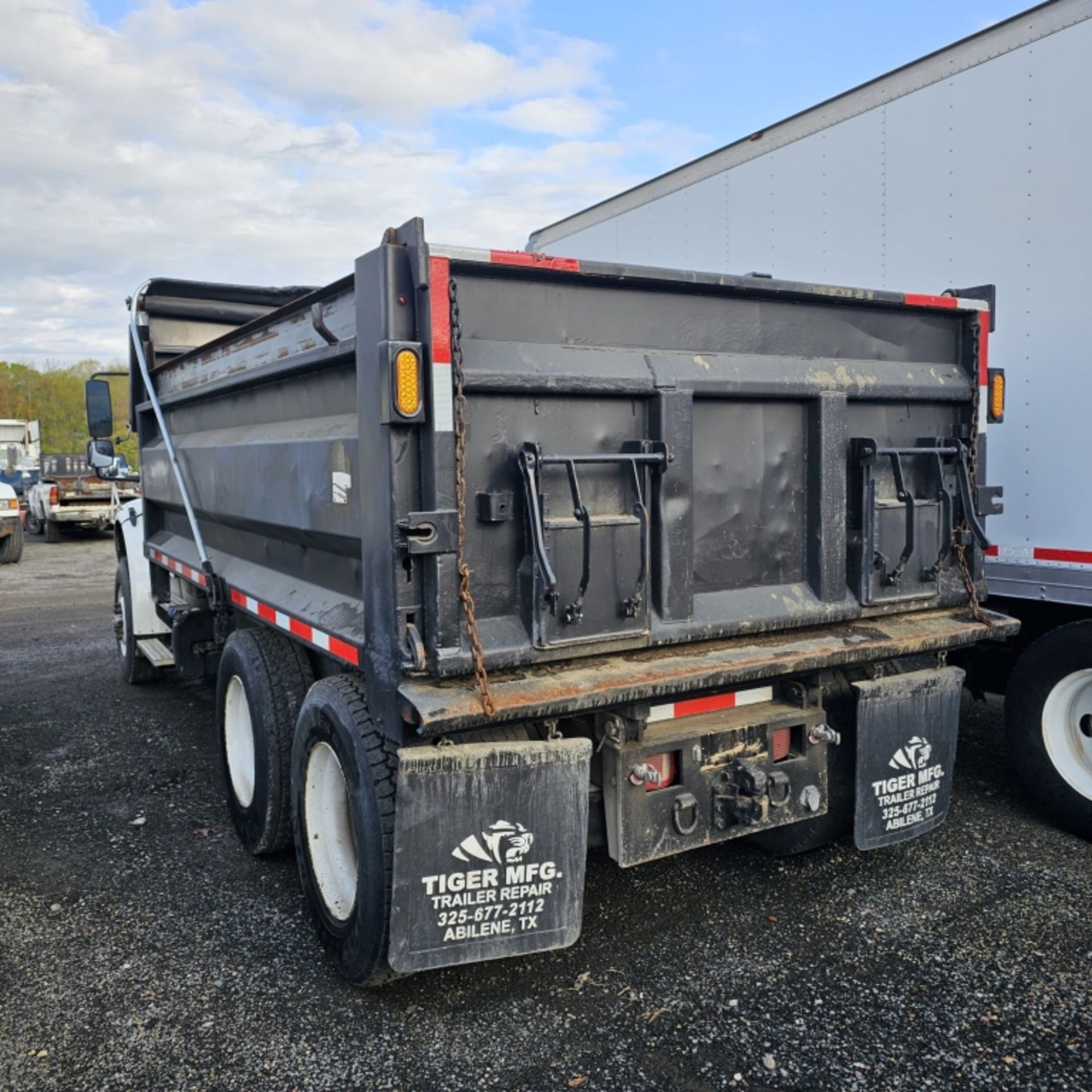 2015 Freightliner Dump Truck - Image 7 of 14