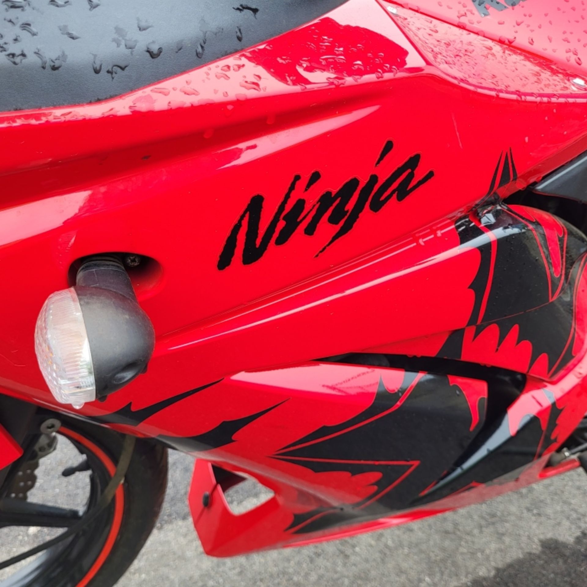 2010 Kawasaki Ninja 250r Motorcycle - Image 4 of 17