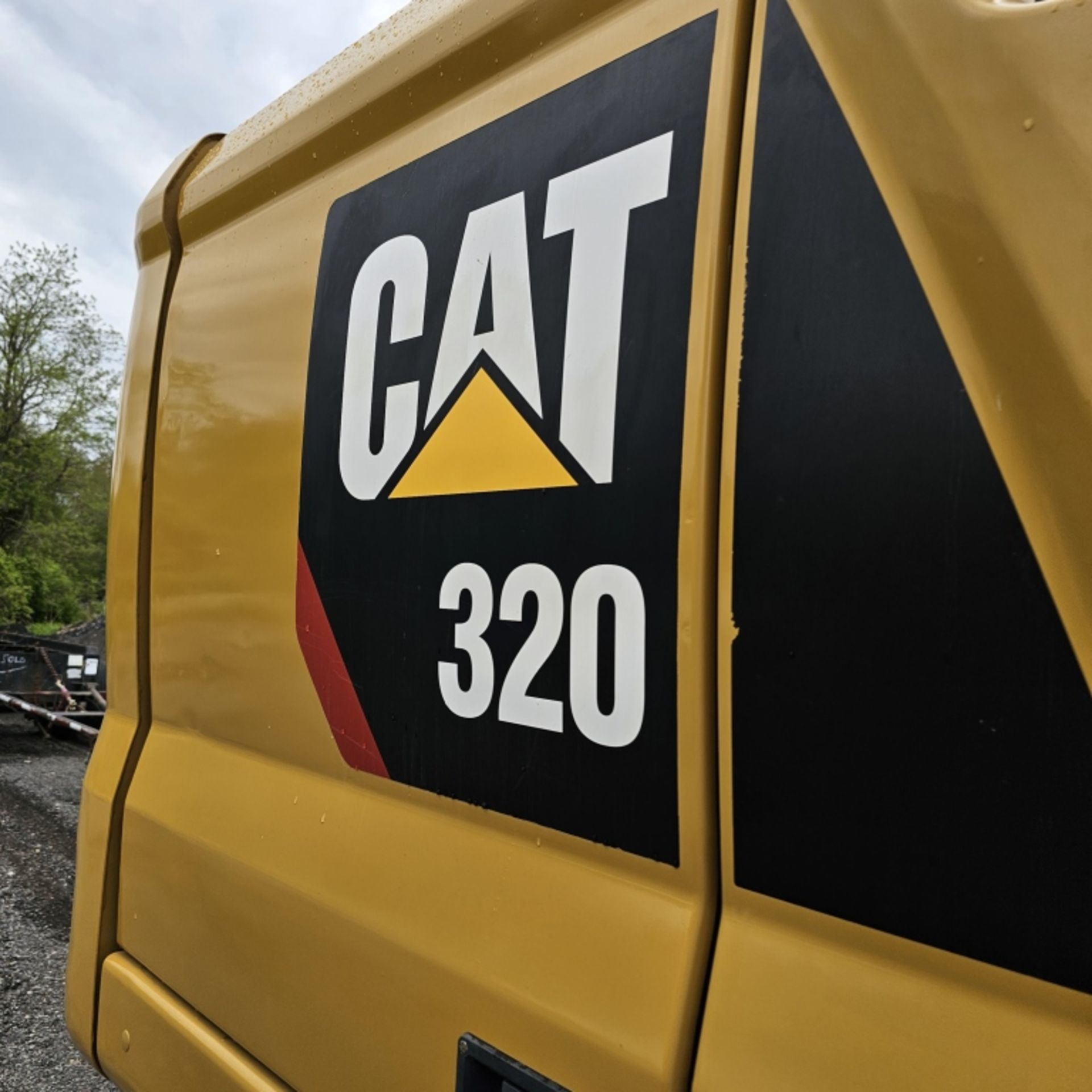 2018 Cat 320 Excavator - Image 7 of 10