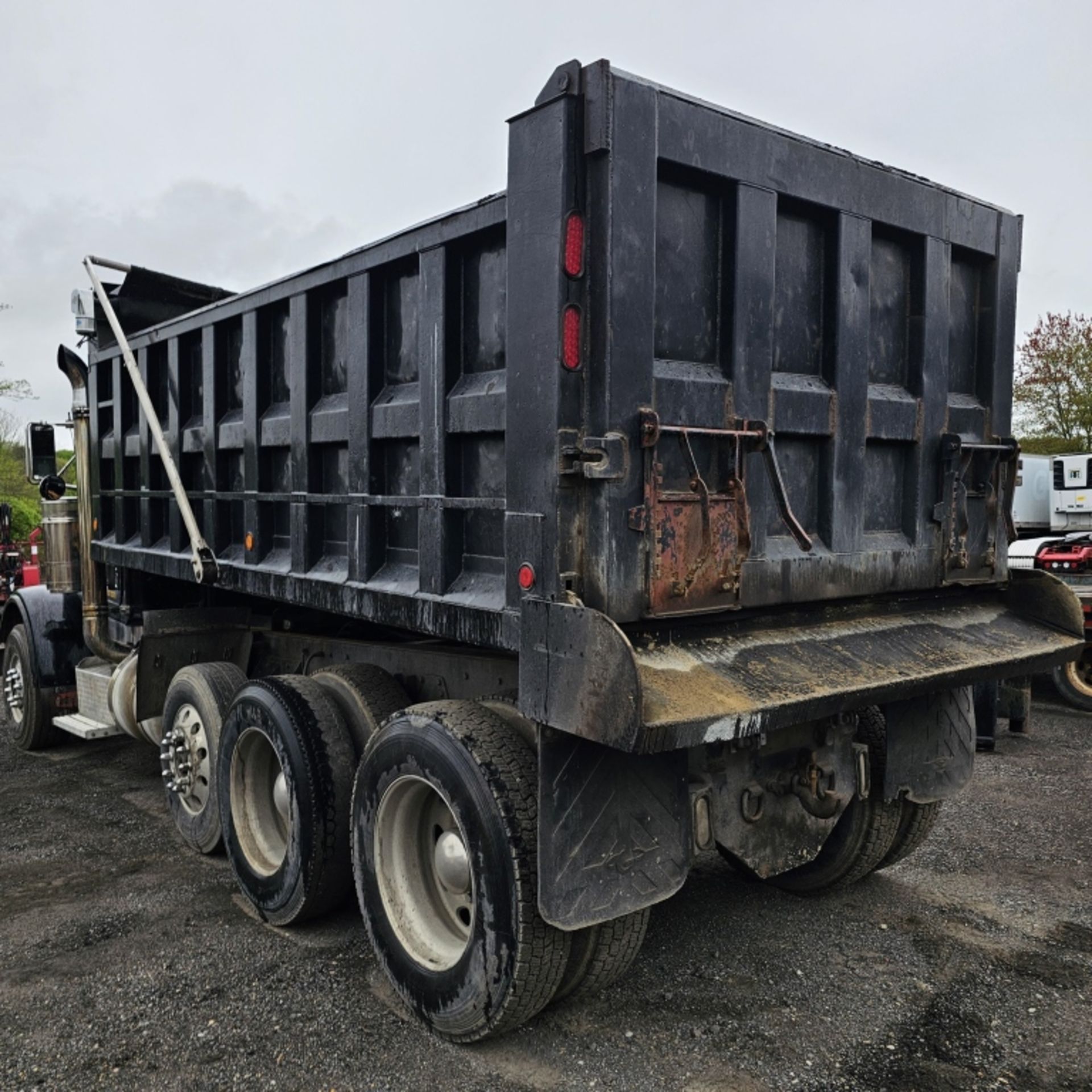 1994 Peterbilt 377 Dump Truck - Image 8 of 13