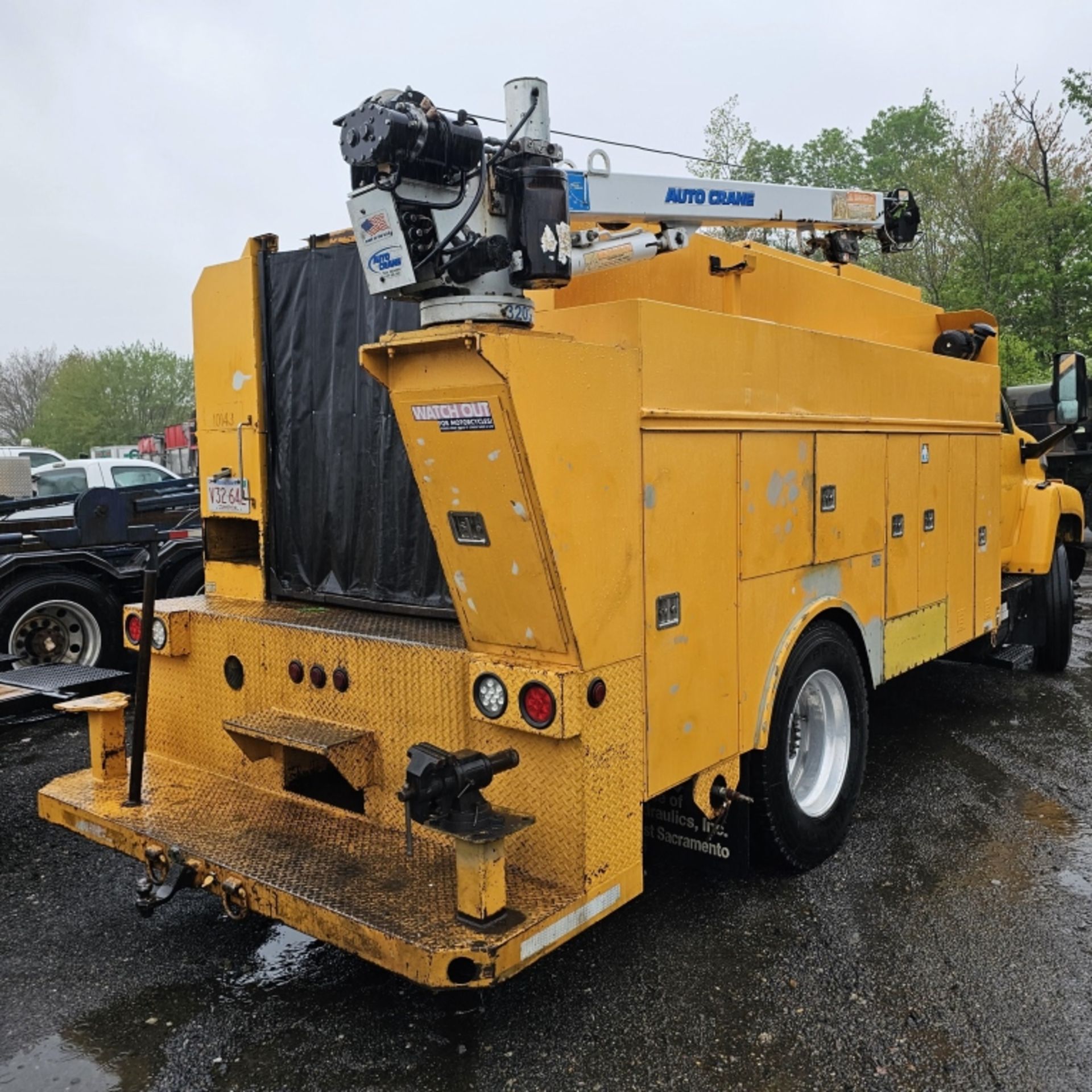 2004 Chevy C6500 Service Truck - Image 9 of 11