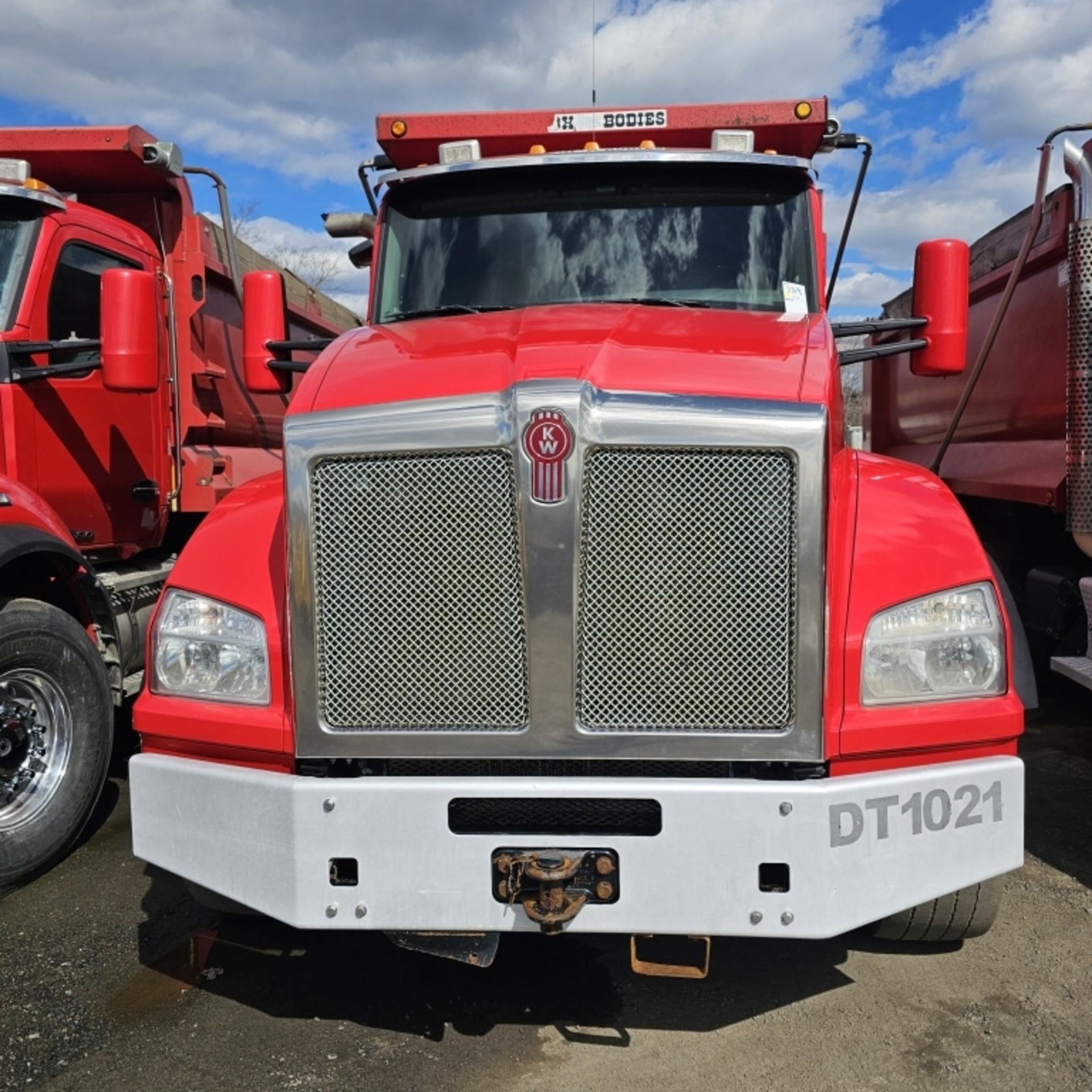 2017 Kenworth T880 Dump Truck - Image 2 of 16