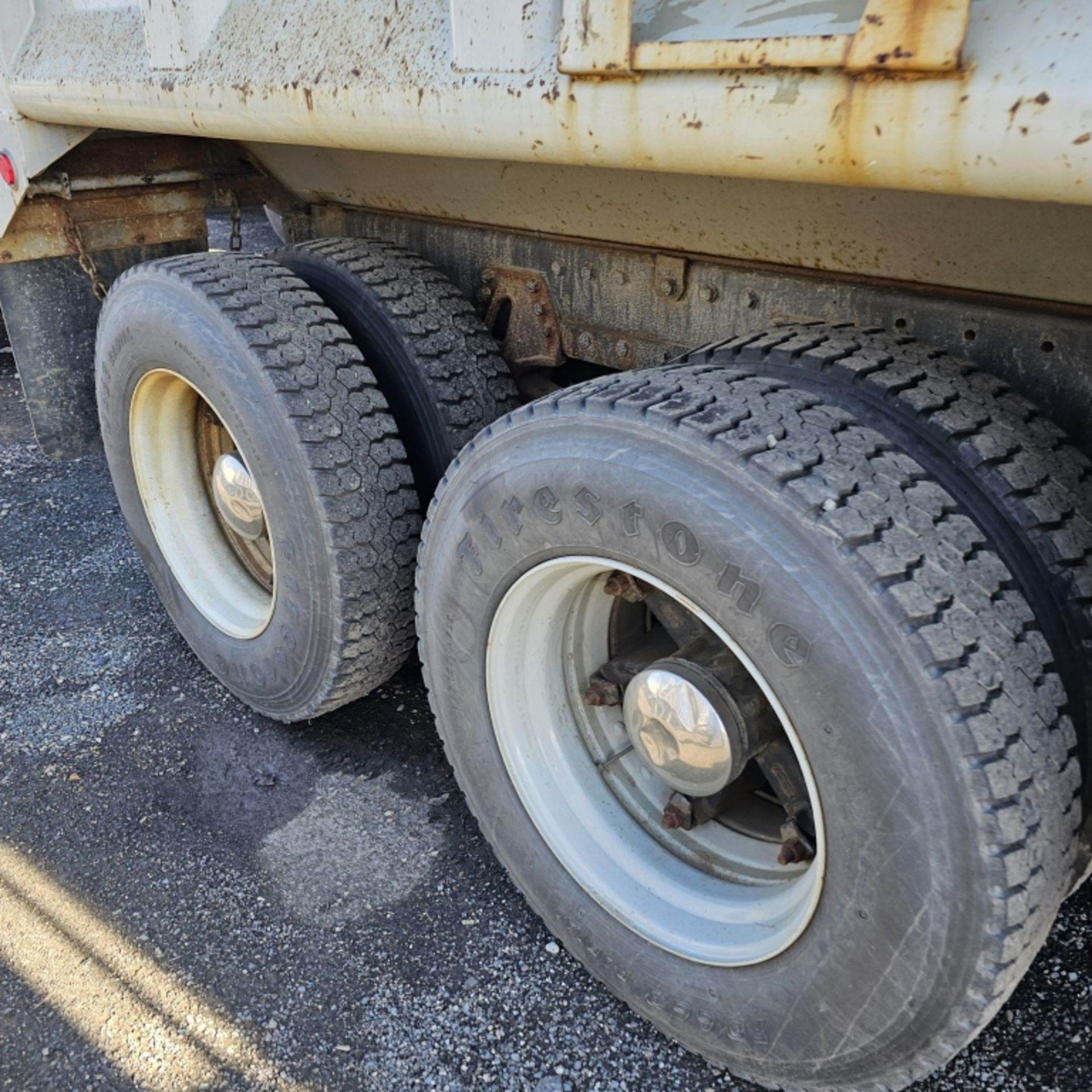 1986 Freightliner Dump Truck - Image 5 of 13