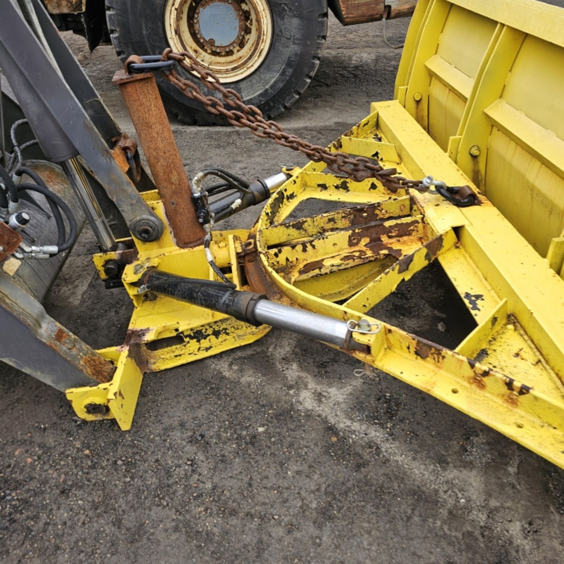 Volvo BL60B Backhoe with plow - Image 6 of 13
