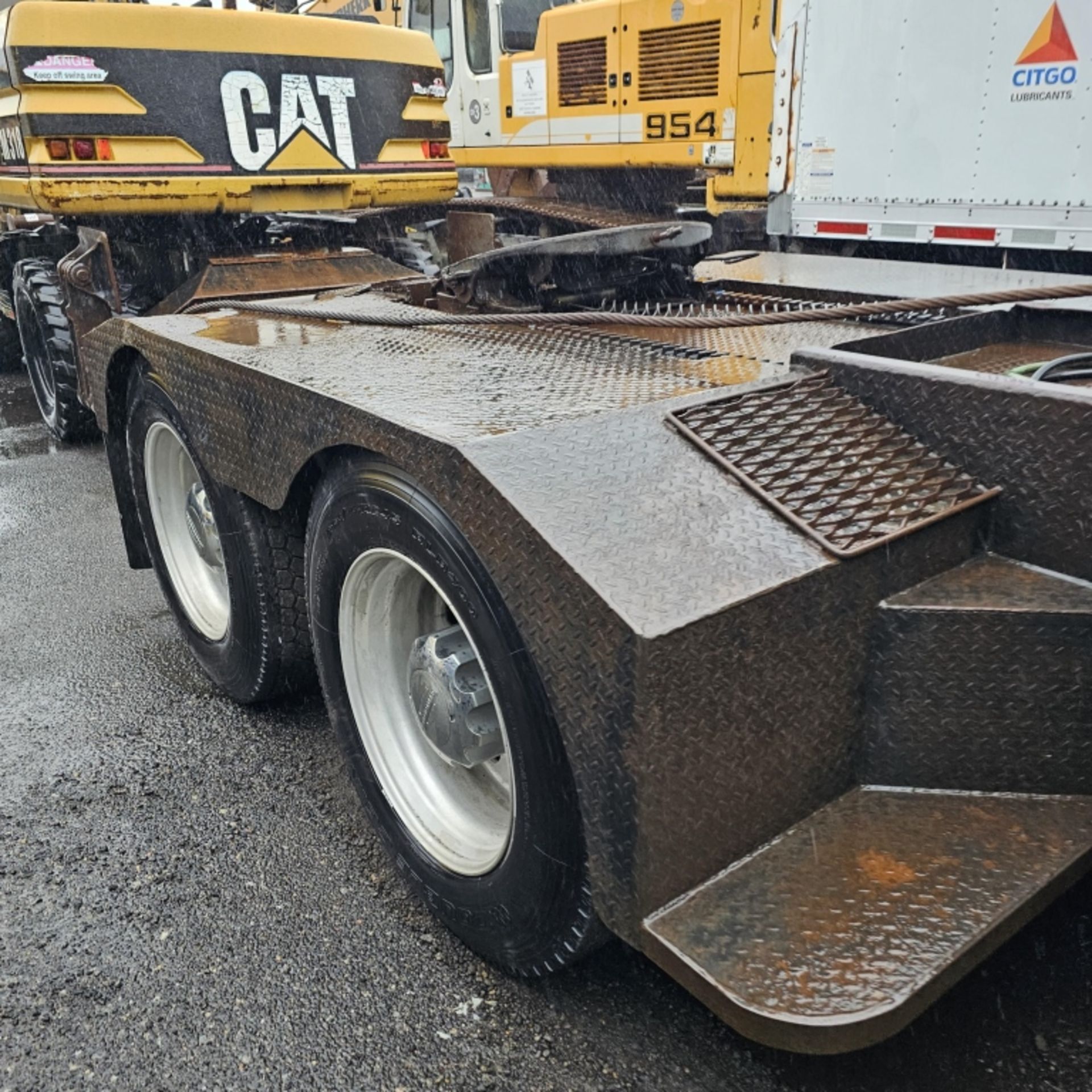 2008 Peterbilt Tractor With Winch - Image 6 of 14