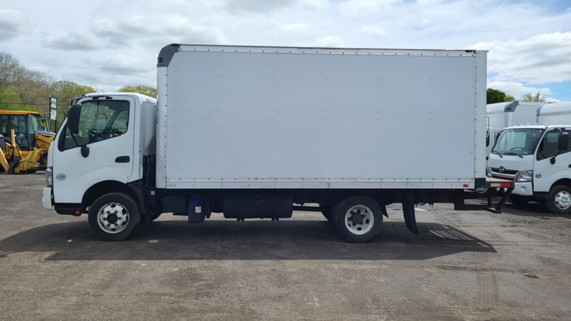 2018 Hino Box Truck - Image 5 of 22