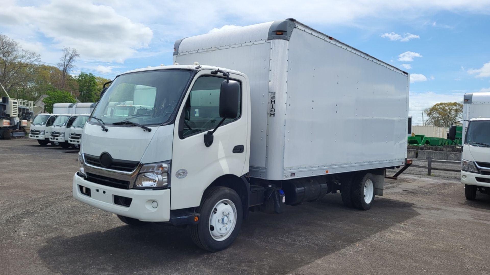 2017 Hino Box Truck - Image 5 of 21