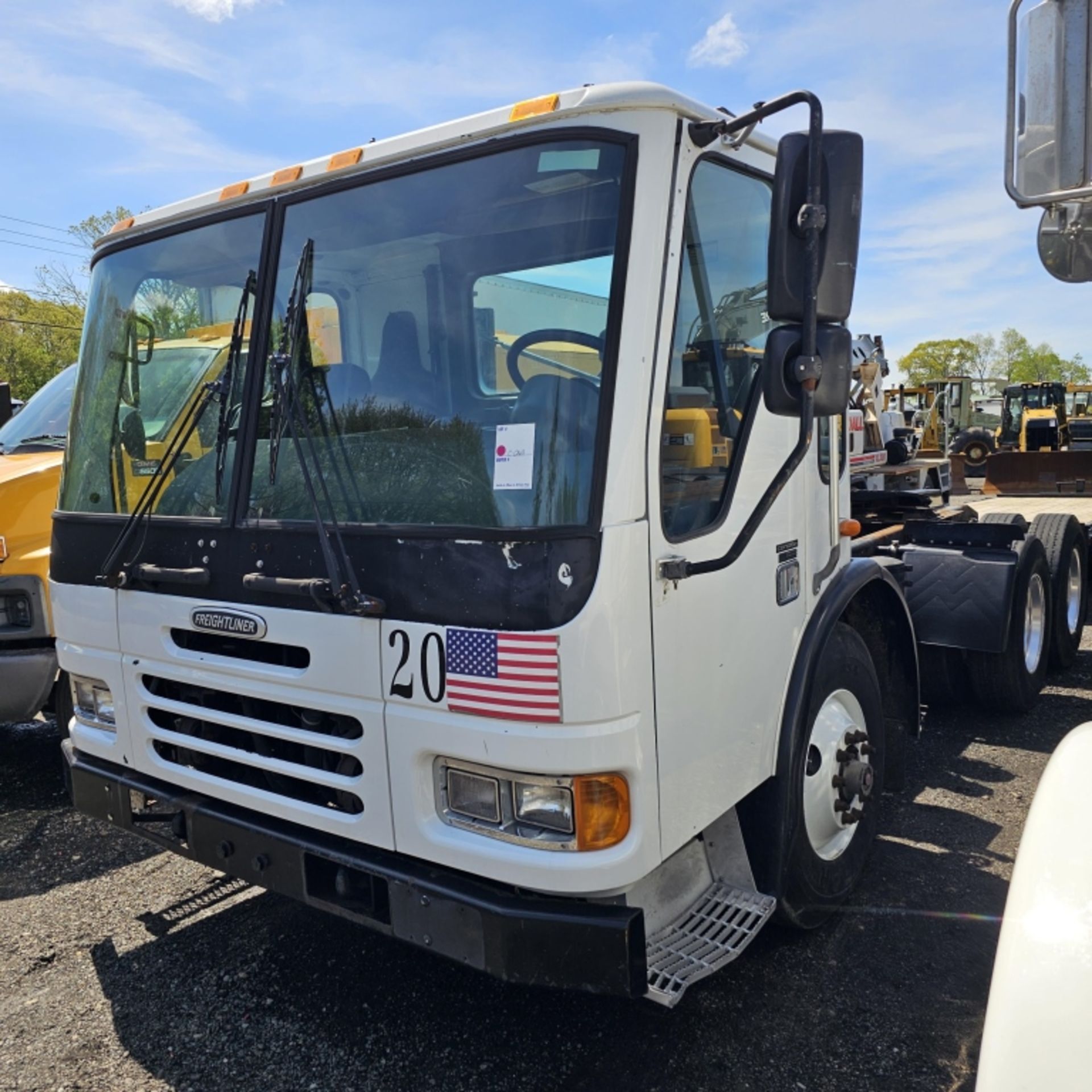 2001 Freightliner Condor Tractor - Image 2 of 13