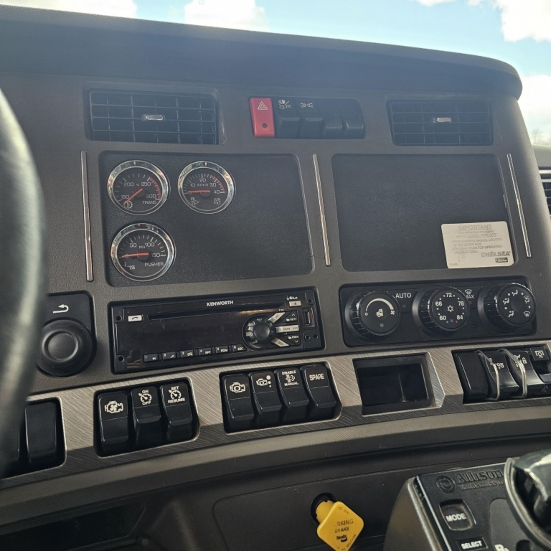 2018 Kenworth T880 Dump Truck - Image 4 of 18