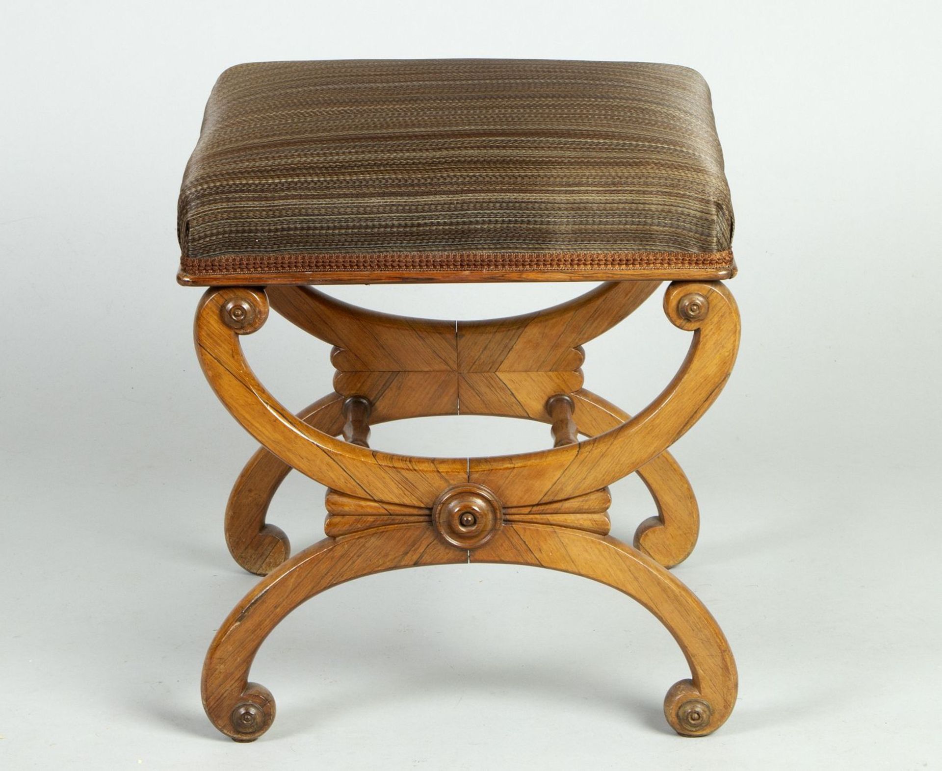 Hocker Sogenanntes Rosenholz.