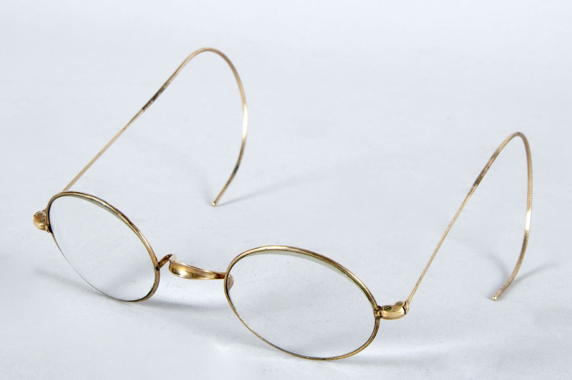 Brille im Etui Gestell aus Gelbgold 10
