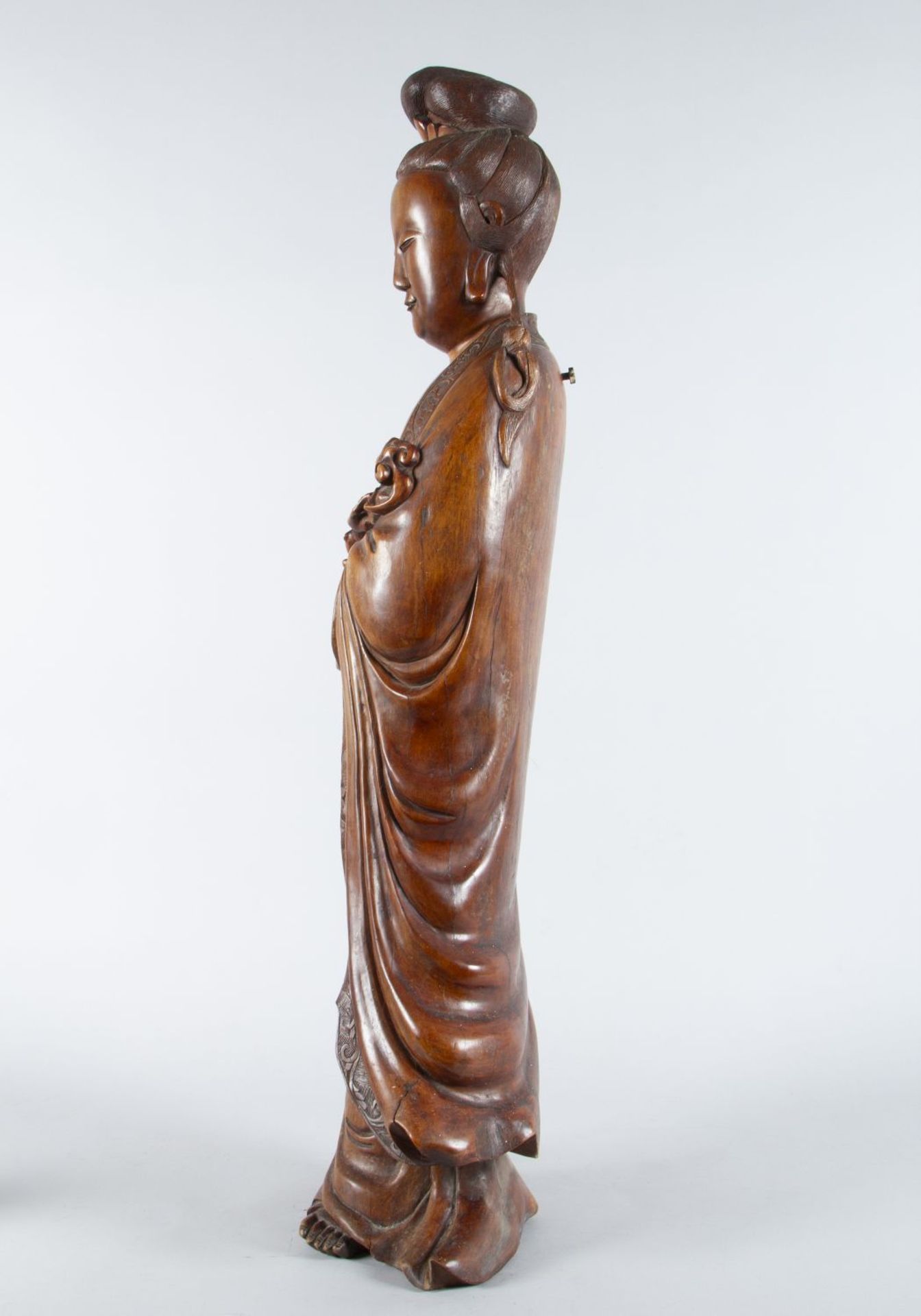 Guanyin Holz, geschnitzt. In stehender - Image 2 of 11