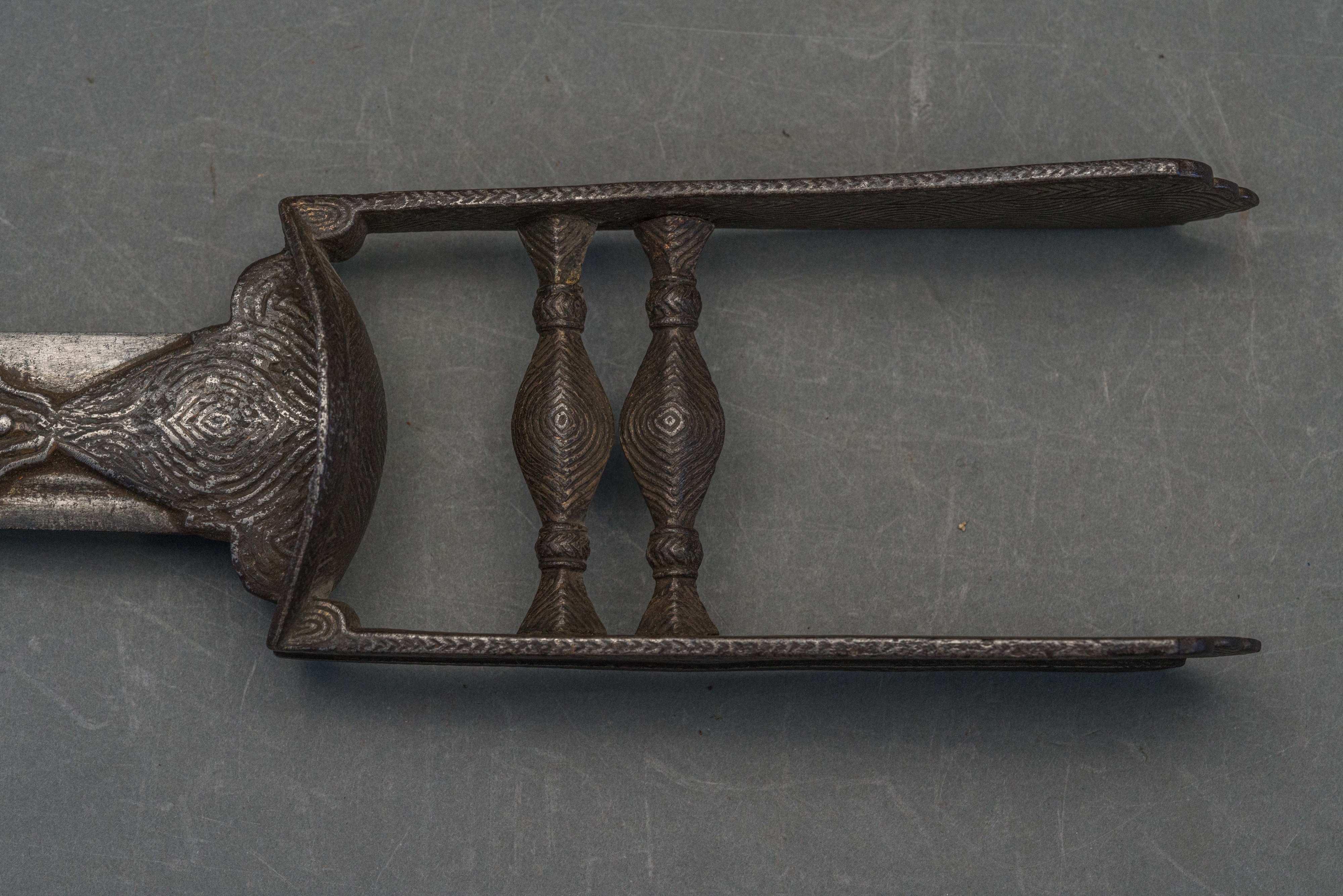 AN INDIAN DAGGER (KATAR), 19TH CENTURY - Image 3 of 8