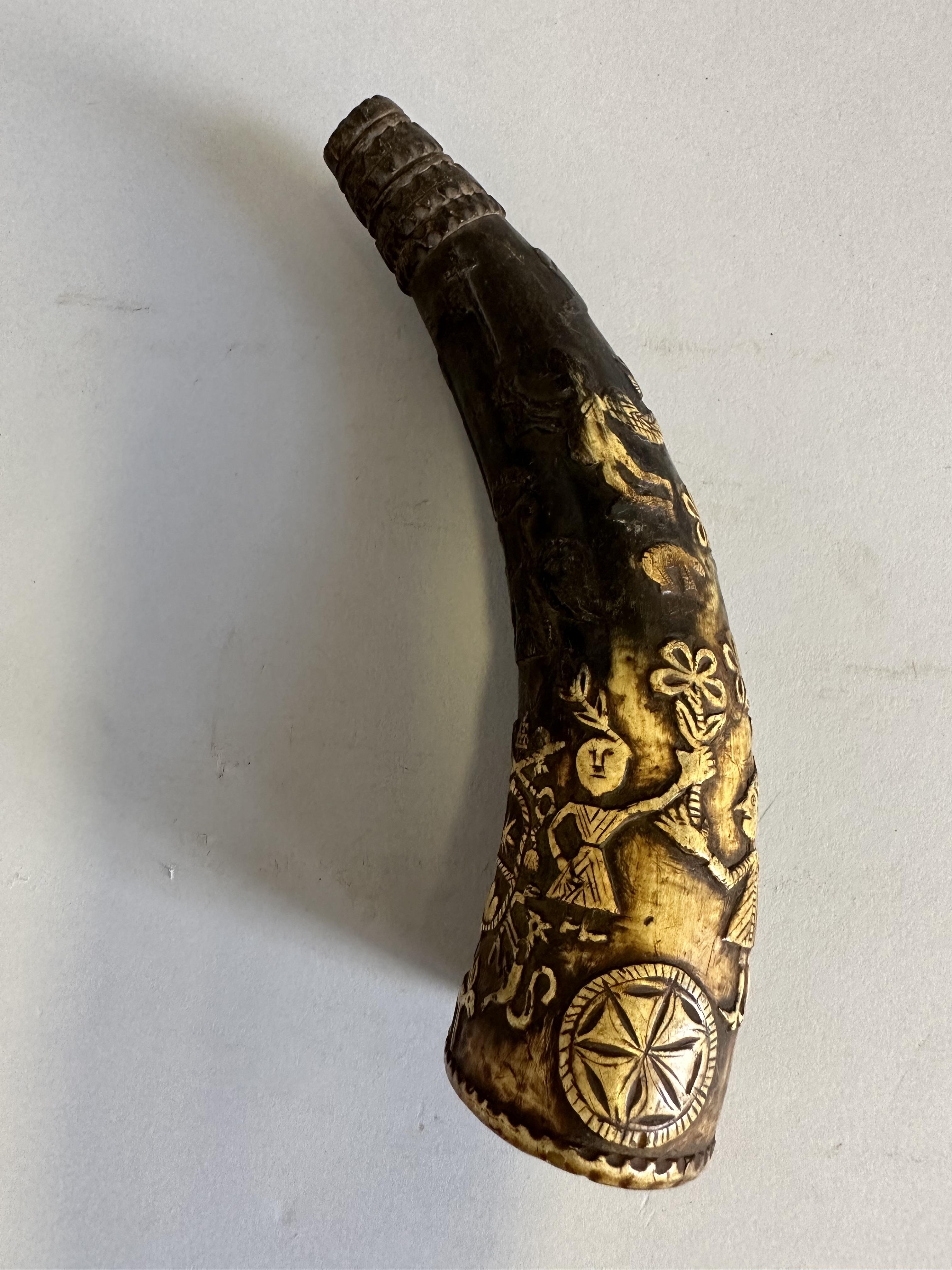 A NORWEGIAN COW HORN POWDER-FLASK, MID-17TH CENTURY - Bild 5 aus 7