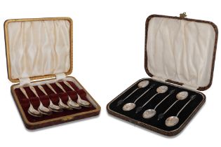 SIX SILVER COFFEE BEAN SPOONS, Birmingham 1925, together with a set of silver teaspoons, Sheffield