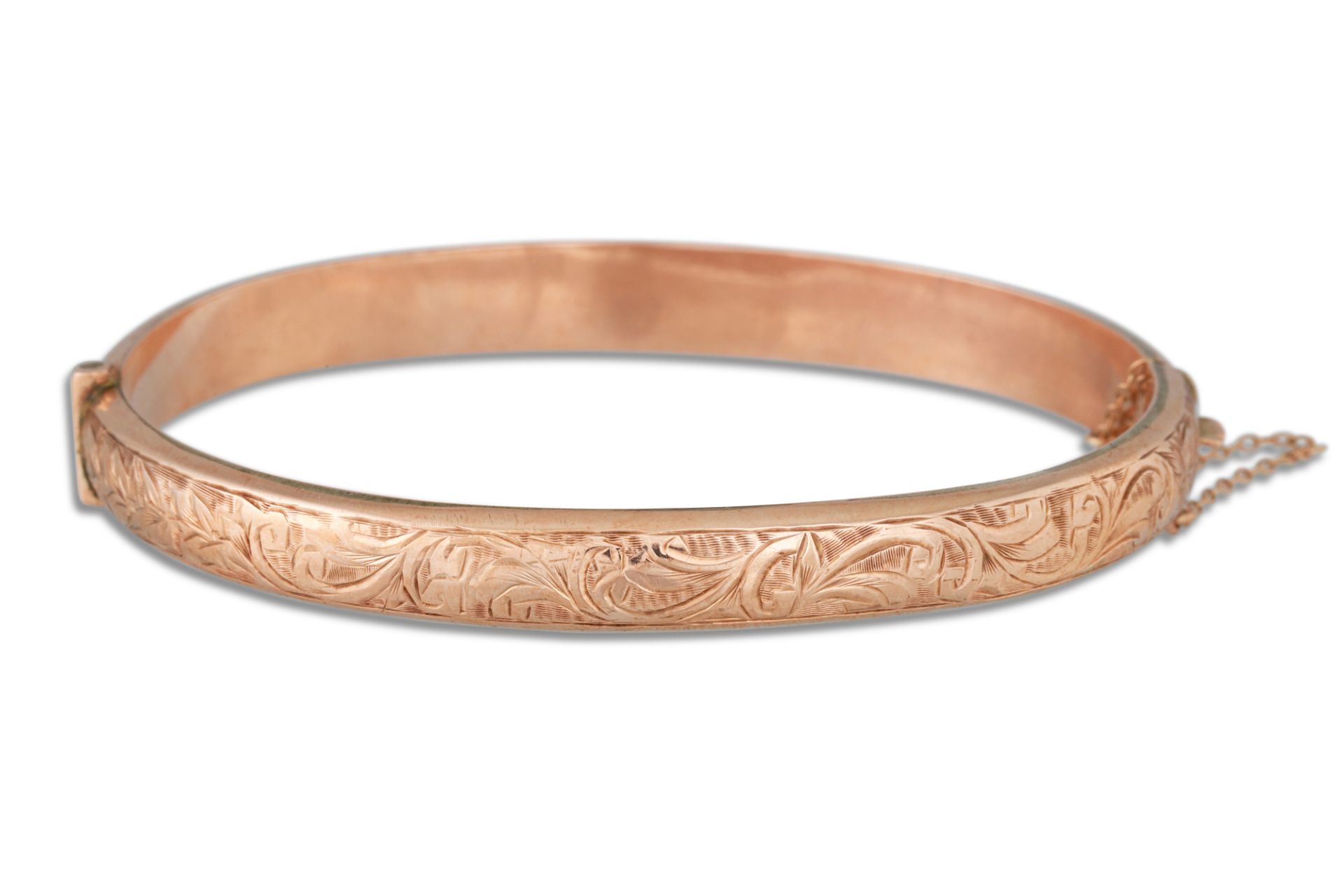 A 9CT GOLD ENGRAVED HINGED BANGLE, 9.9 g.