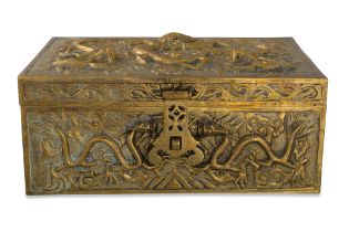 AN ORIENTAL STYLE BRASS CASKET/CIGAR BOX, with dragon motif