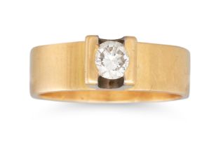 A DIAMOND SOLITAIRE RING, mounted in 9ct gold, by Rudolf Helzel, 8.1 g. Size: R