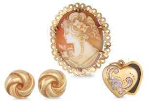 A COLLECTION OF JEWELLERY ITEMS, a pair of gold knot earrings, a 9ct gold heart locket and a 9ct