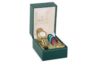 A LADY'S GUCCI WRISTWATCH, with spare bezels & box / papers