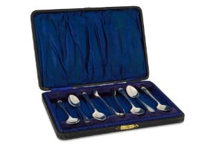 A CASED SET OF SIX SILVER TEASPOONS, with tongs, Sheffield