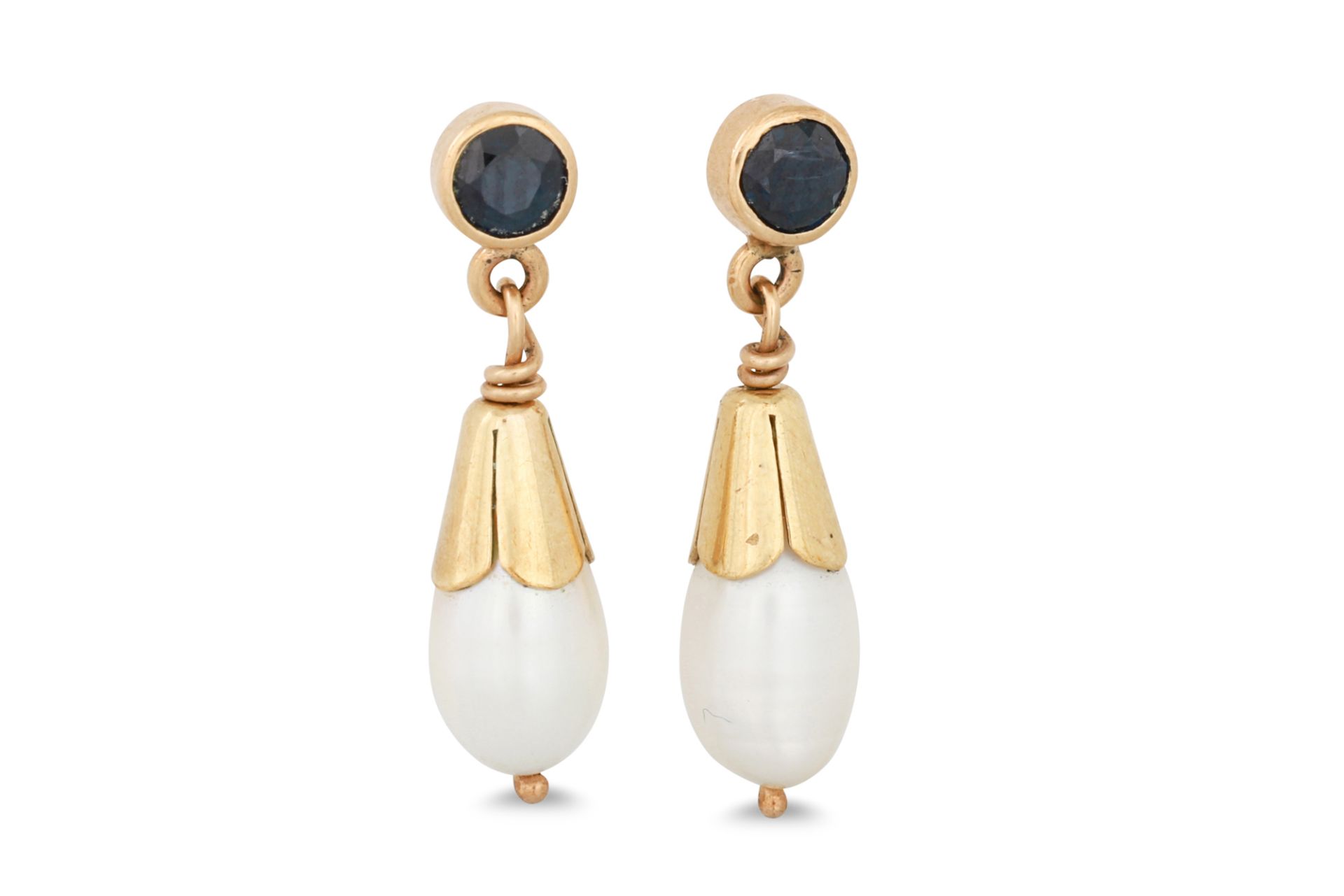 A PAIR OF CULTURED PEARL AND SAPPHIRE DROP EARRINGS, mounted in yellow gold, screw back fittings,