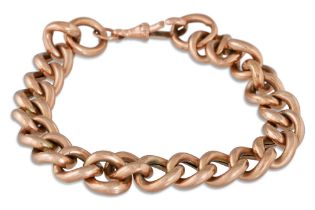 AN ANTIQUE GOLD CURB LINK BRACELET, each link stamped, 9.8 g