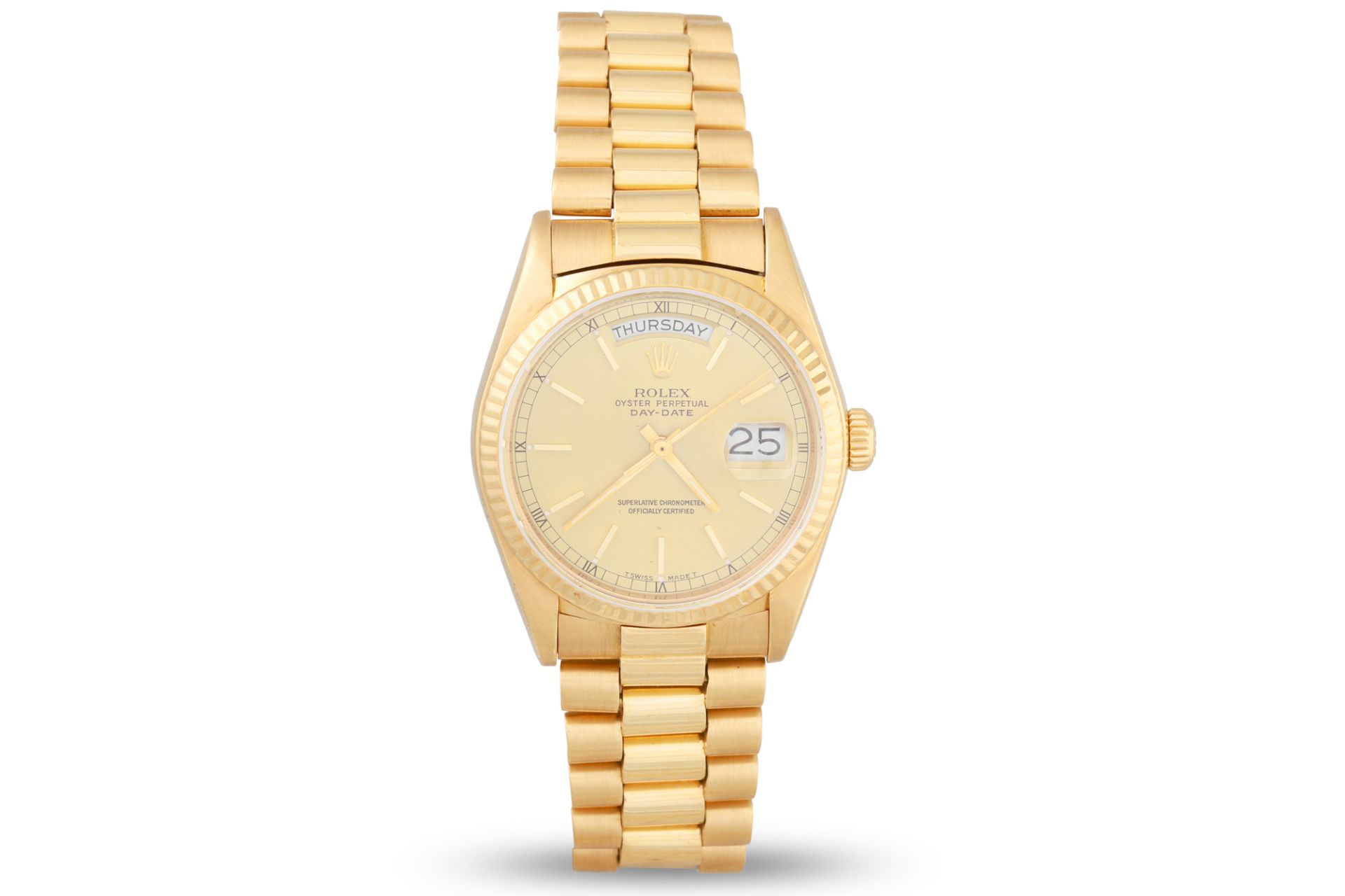 A GENT'S 18CT GOLD ROLEX OYSTER PERPETUAL DAY & DATE WRISTWATCH, champagne face with baton