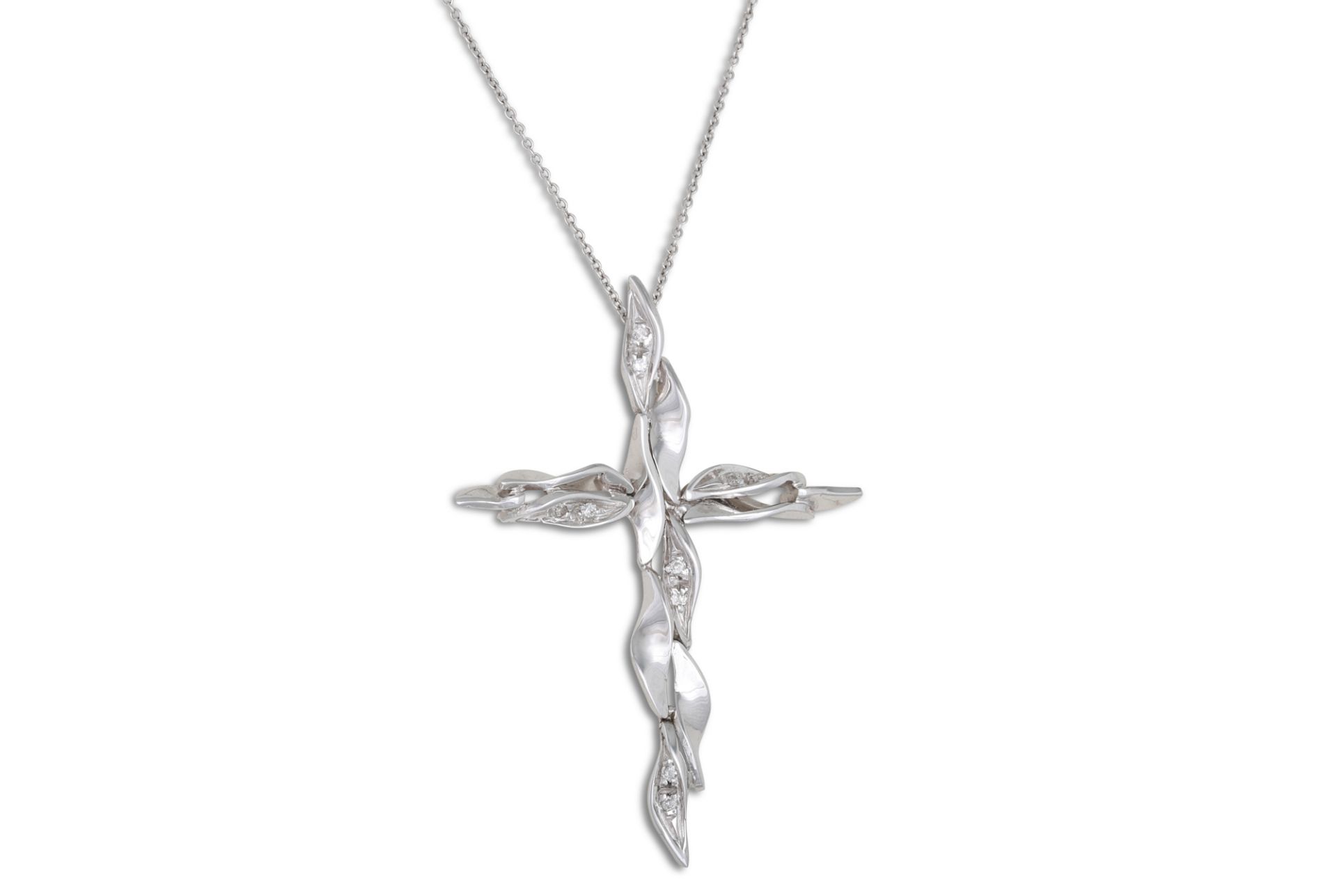 A DIAMOND SET CROSS, mounted in 18ct white gold on a white gold trace chain, 6.2 g.
