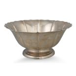 AN EARLY 20TH CENTURY USA STERLING SILVER IRISH “REPRODUCTION” SILVER BOWL, of shaped form, by