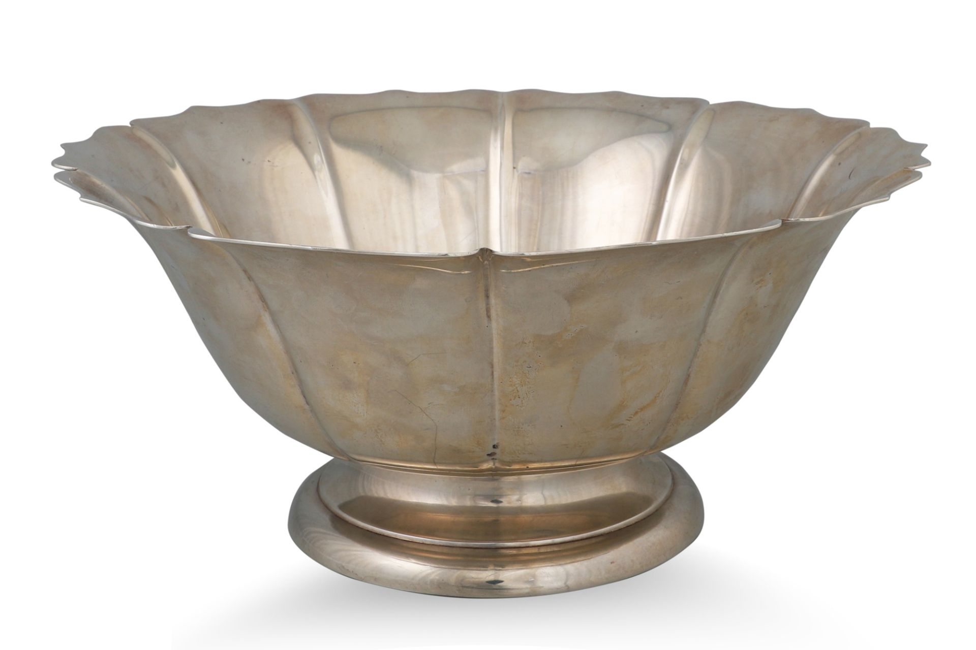 AN EARLY 20TH CENTURY USA STERLING SILVER IRISH “REPRODUCTION” SILVER BOWL, of shaped form, by