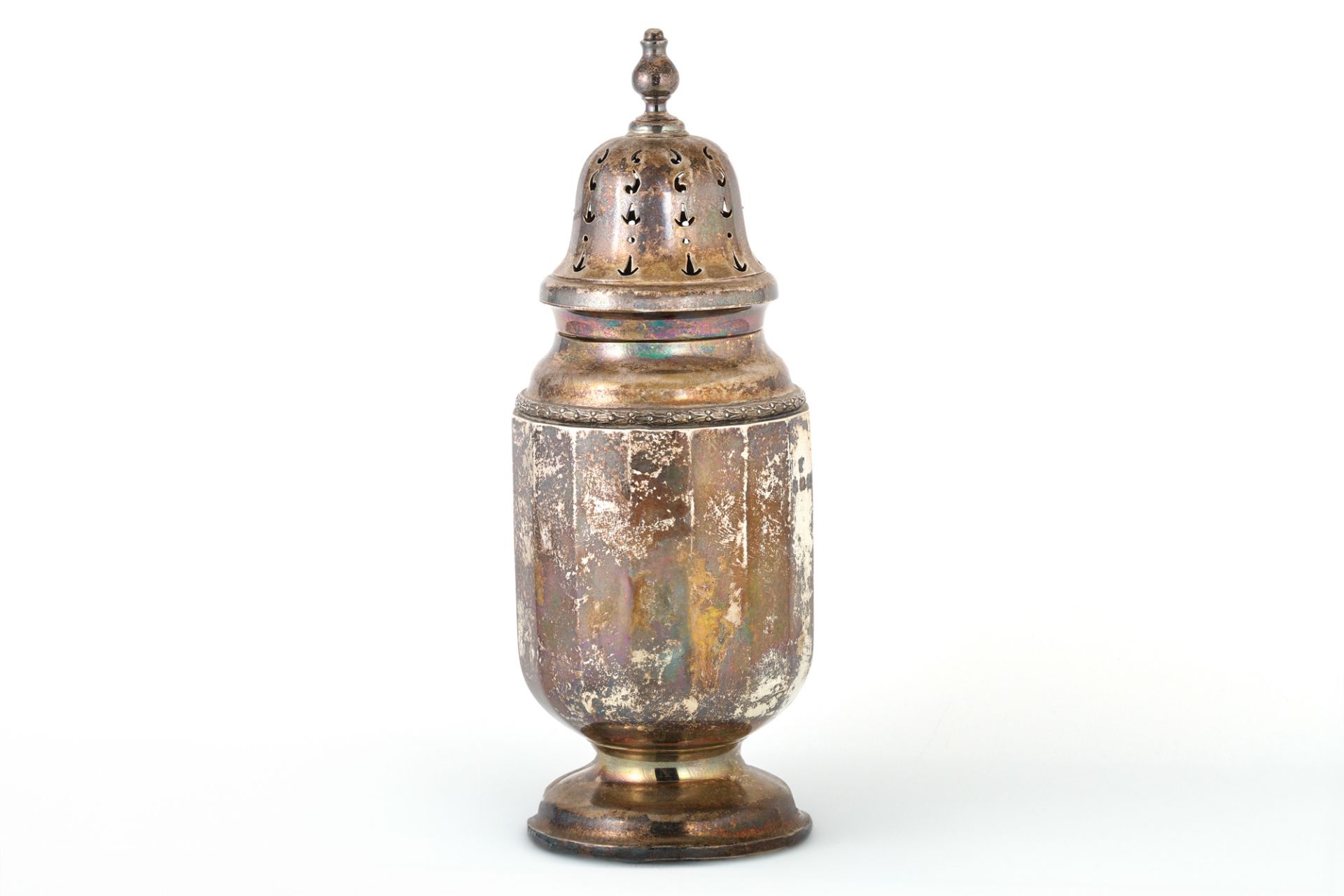 A GEORGE V SILVER SUGAR SHAKER, of baluster form with faceted sides, Birmingham hallmark 1928, ca 7"