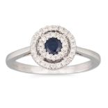 A DIAMOND AND SAPPHIRE CLUSTER RING, size L