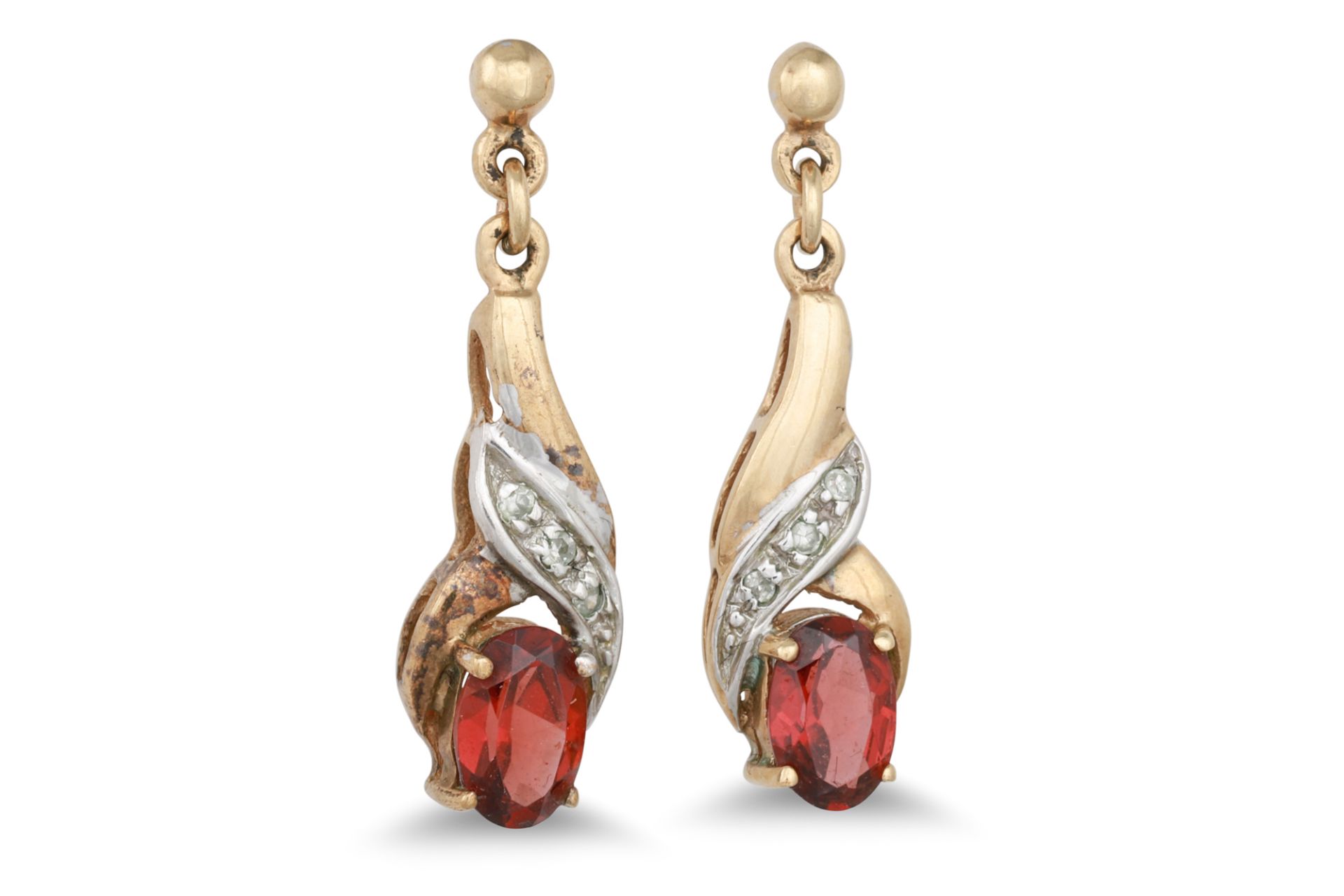 A PAIR OF DIAMOND AND GARNET DROP EARRINGS, mounted in yellow gold