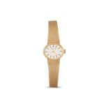 A 9CT GOLD TISSOT LADY'S WRISTWATCH, 9ct gold assay mark for Dublin 1980 to reverse, oval dial 20 mm